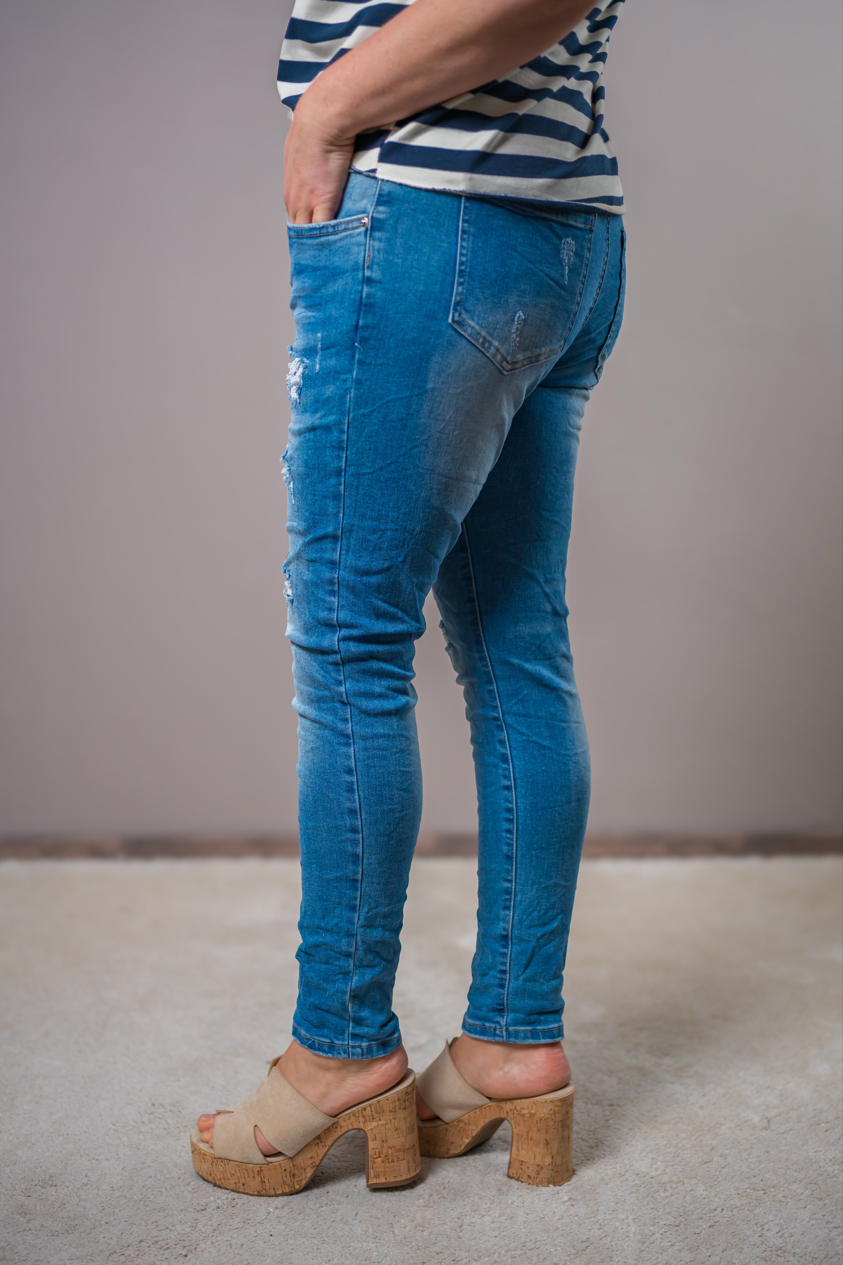 Destroyed Jeans mit Patches, blau