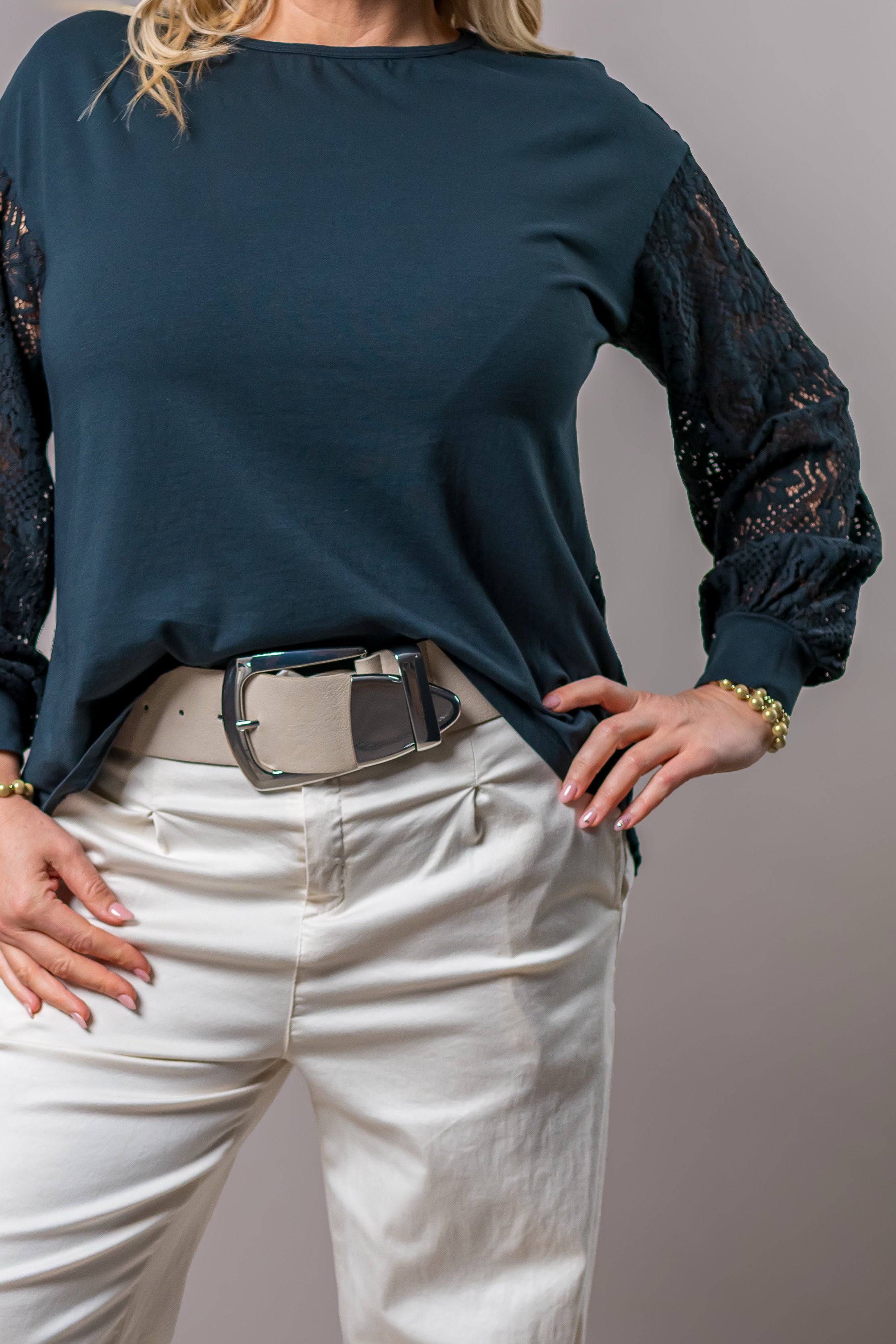 Leichtes Shirt mit Spitzenrücken, schwarz