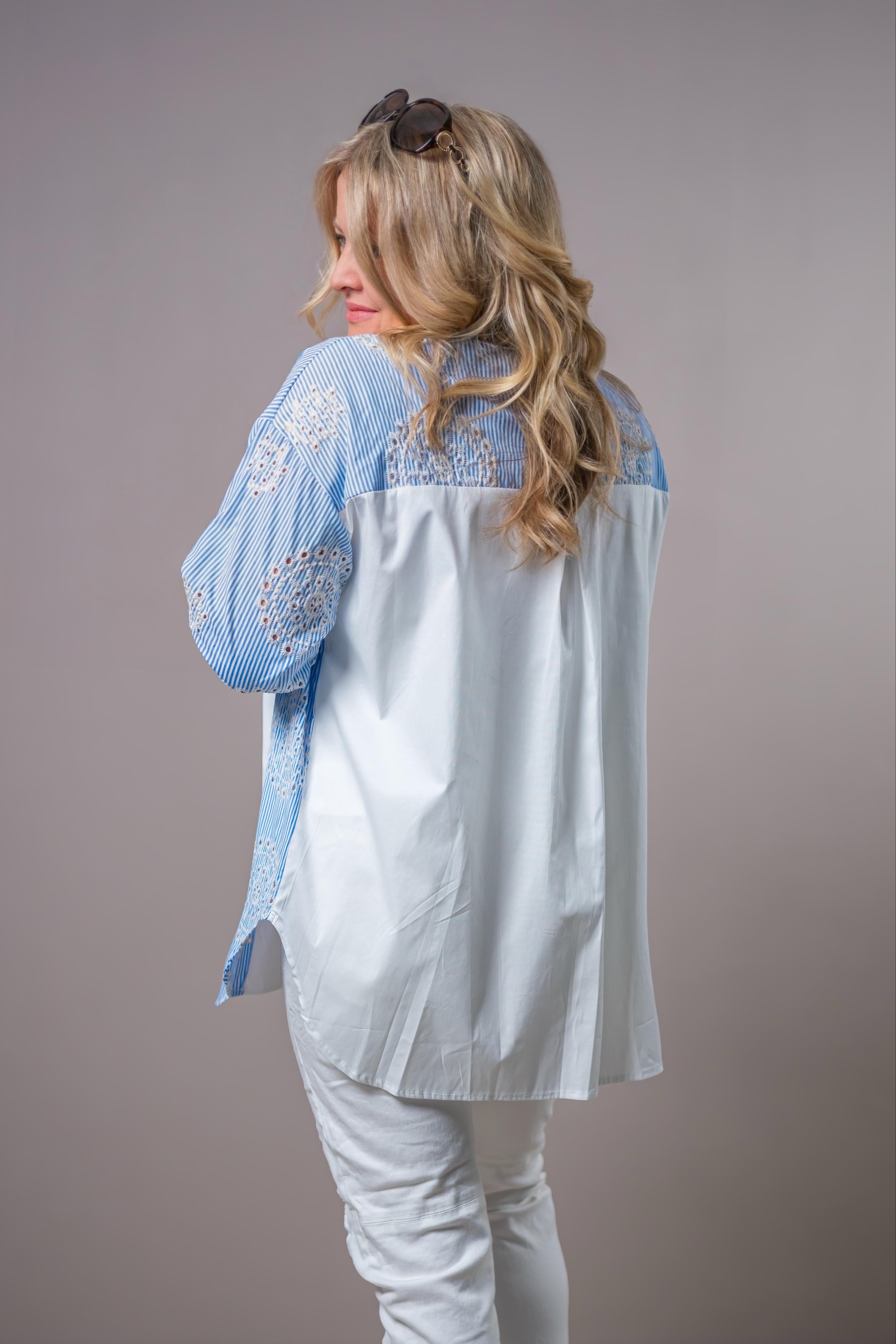 Gestreifte Bluse mit Muster, weiß/blau