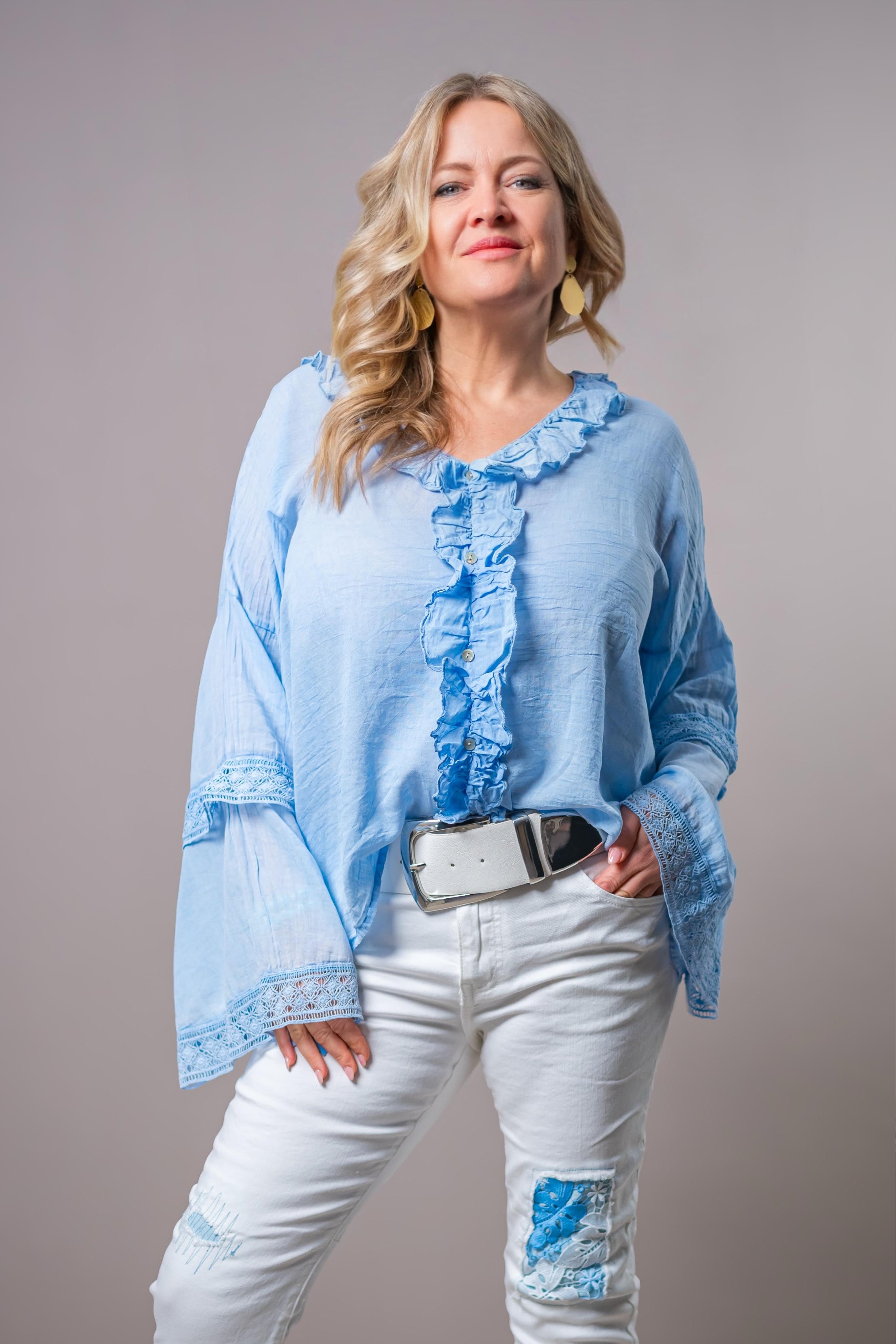 Verwaschene Bluse mit Volants, hellblau
