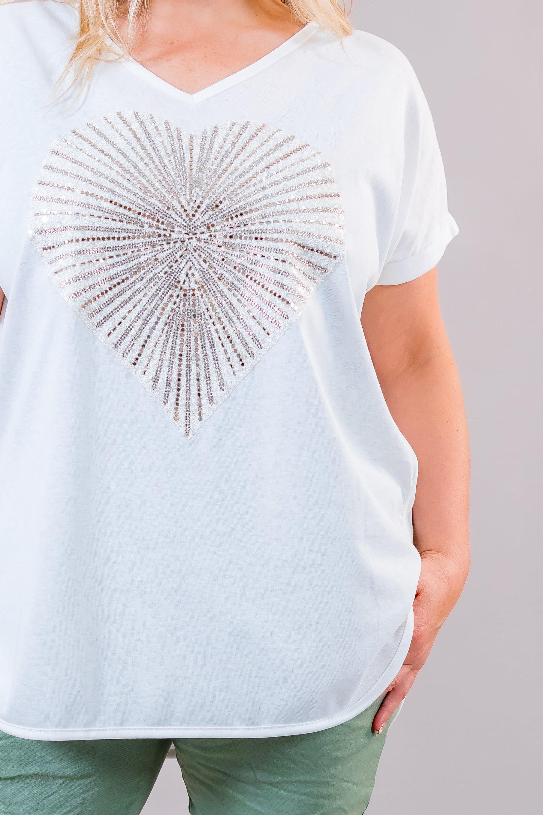Leichtes Shirt mit funkelndem Herz-Motiv, cremeweiß