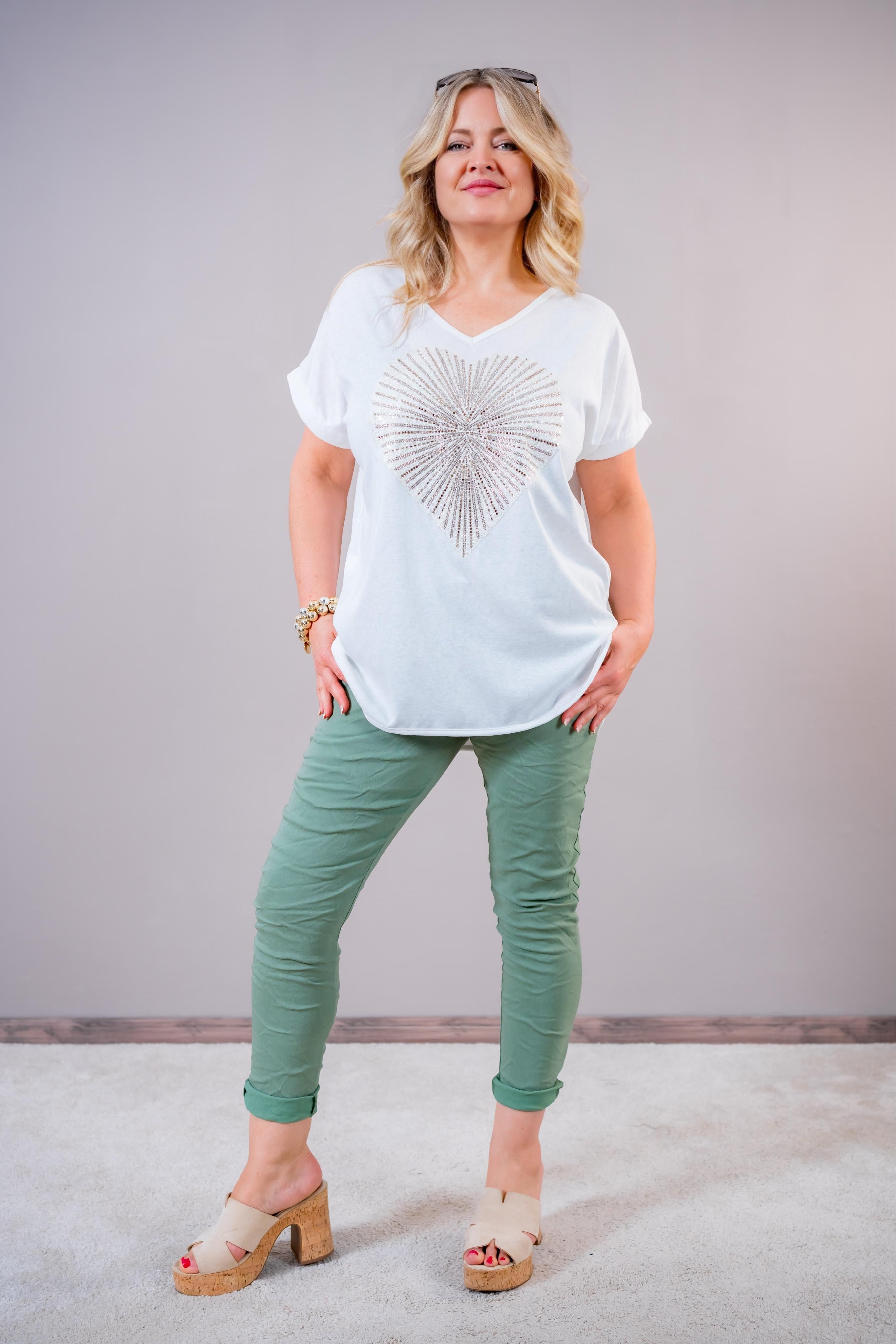 Leichtes Shirt mit funkelndem Herz-Motiv, cremeweiß