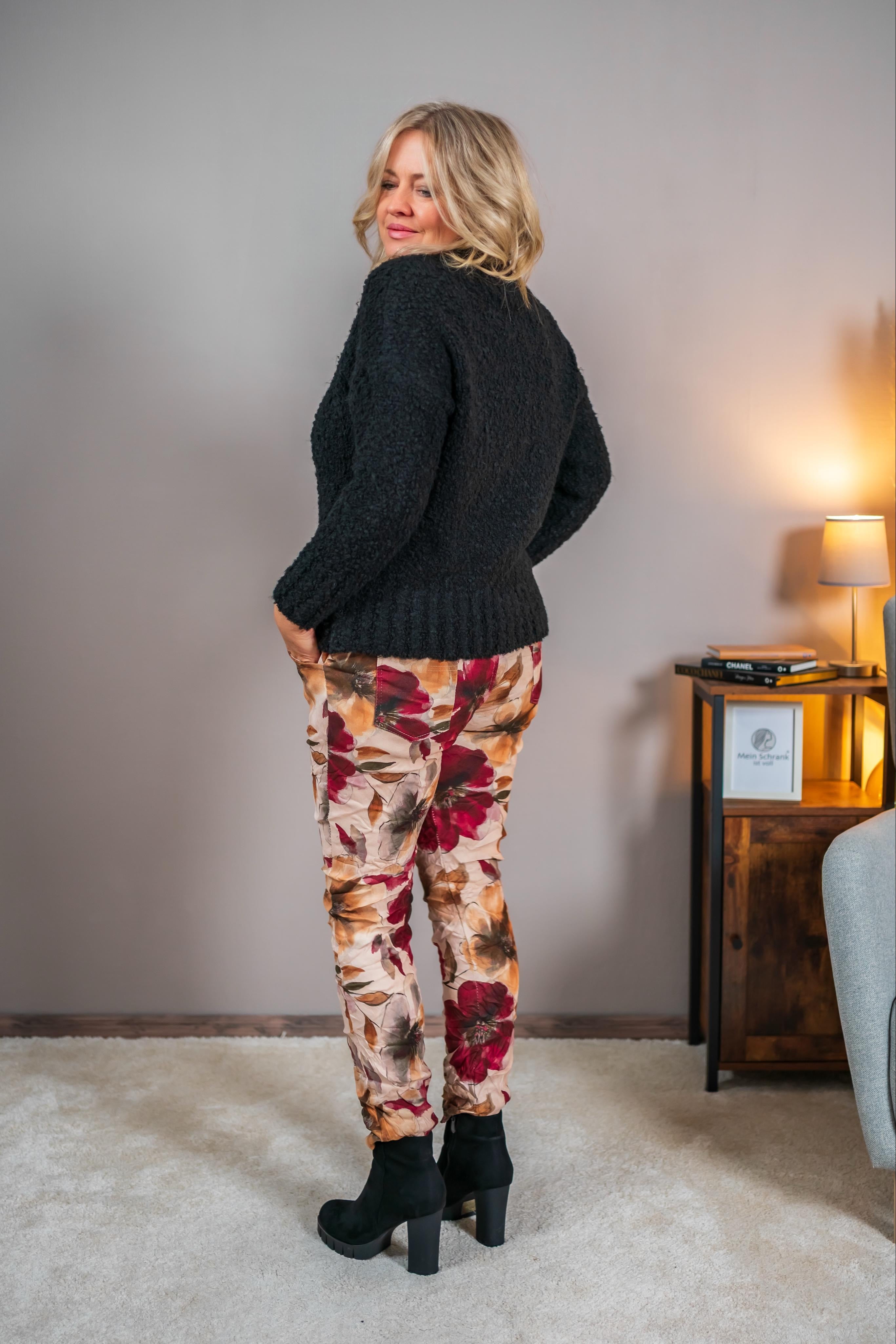 Stretchhose mit Allover-Blumenprint