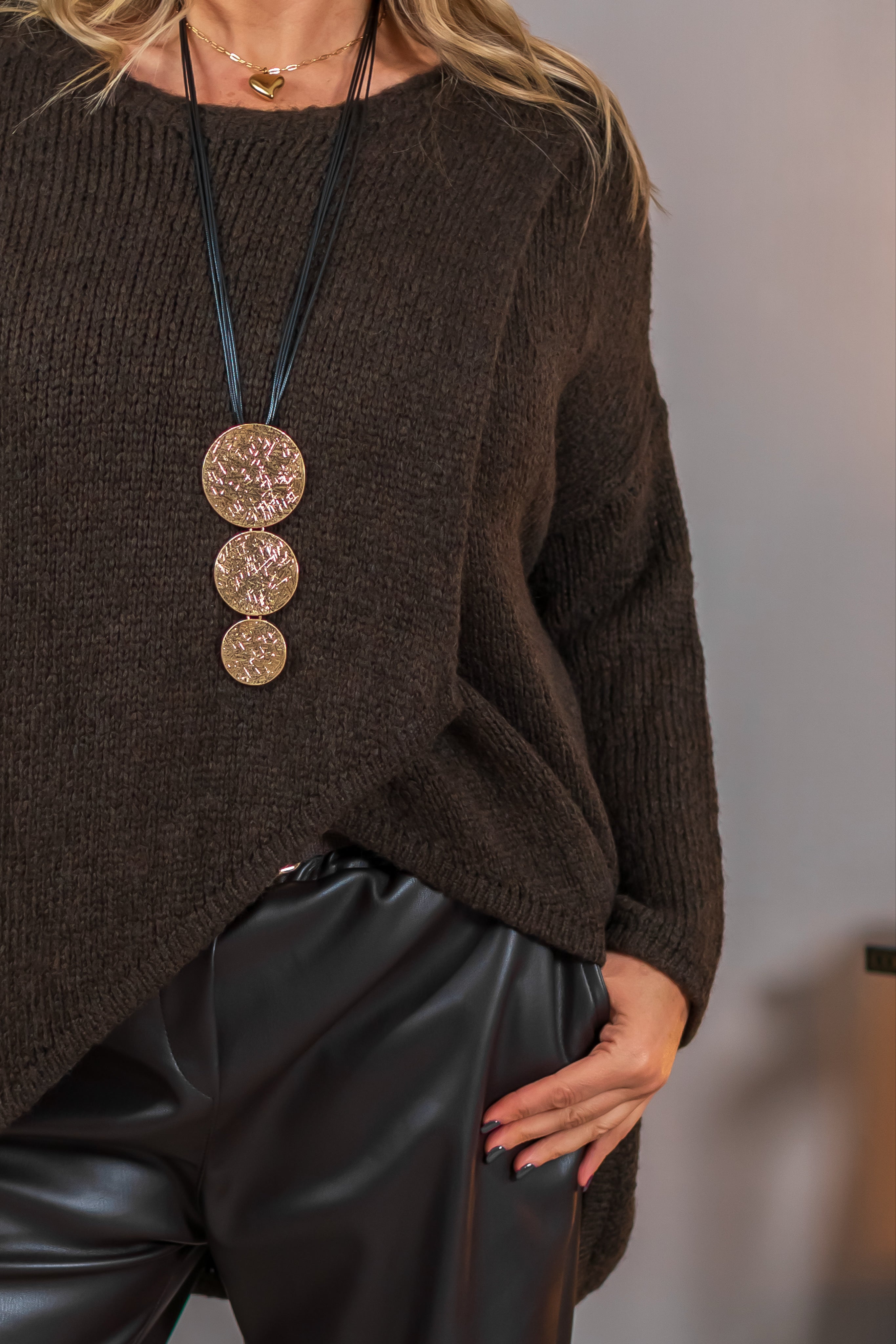 Weicher Strickpullover mit überlappendem Design, dunkelbraun