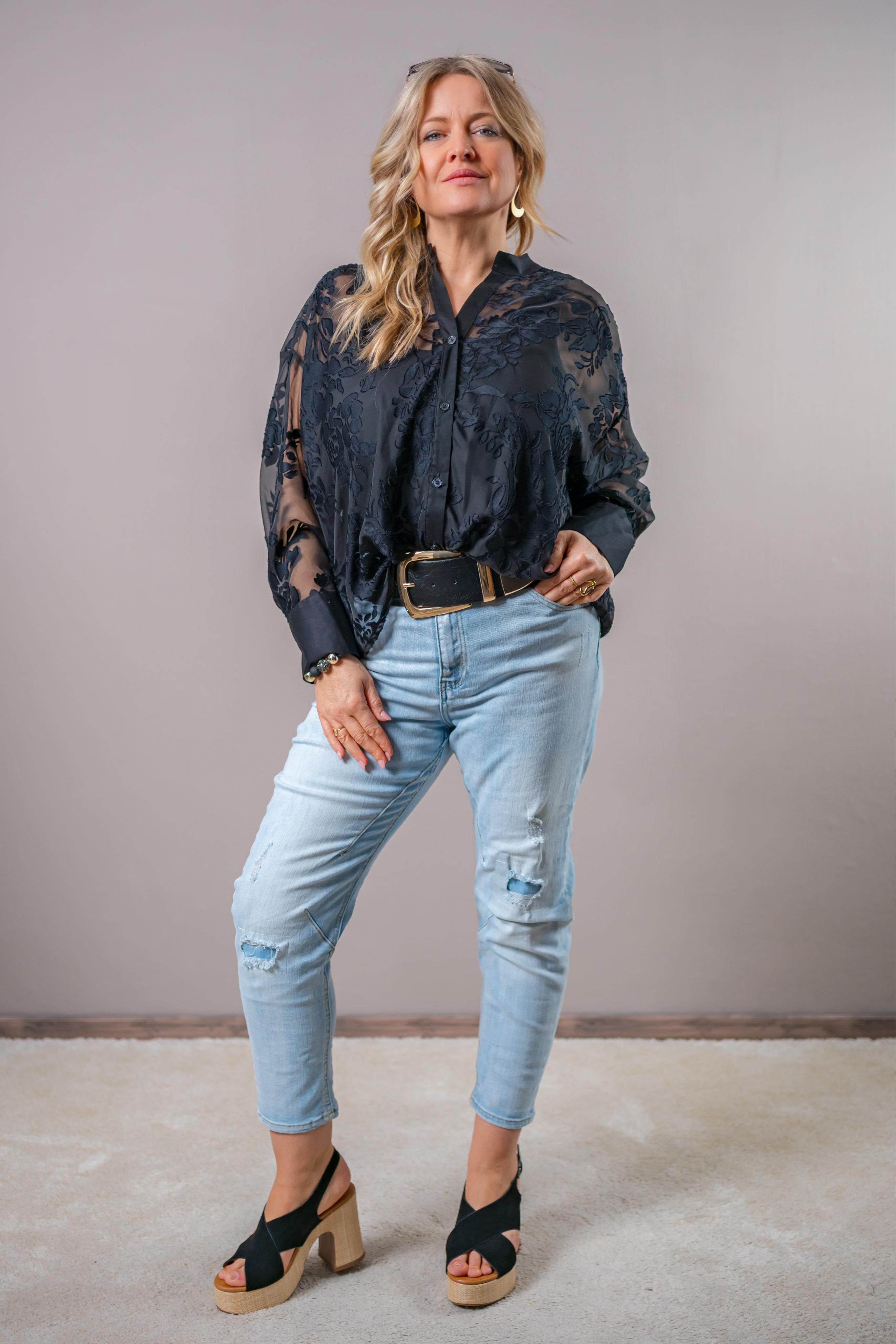 Transparente Knotenbluse mit floralem Samtmuster, schwarz