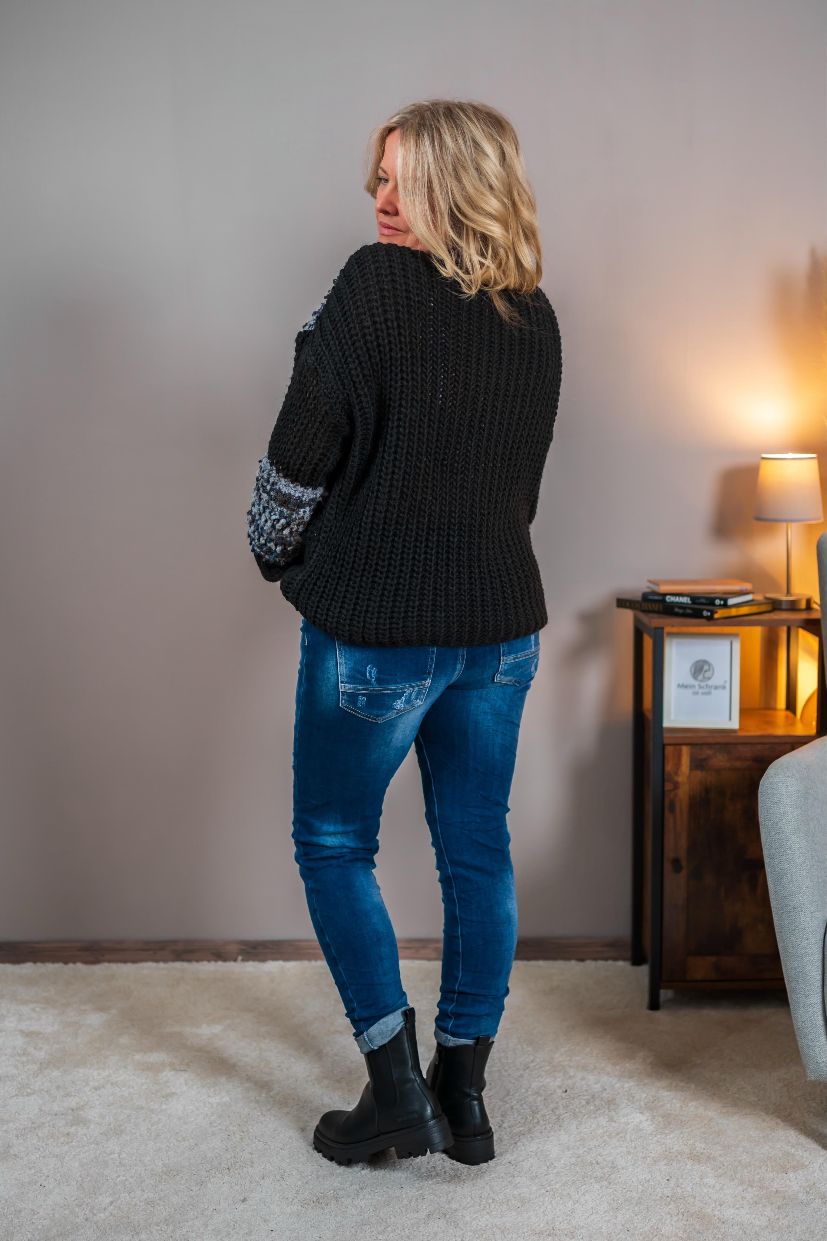 Grobstrickpullover mit Patch-Details, schwarz