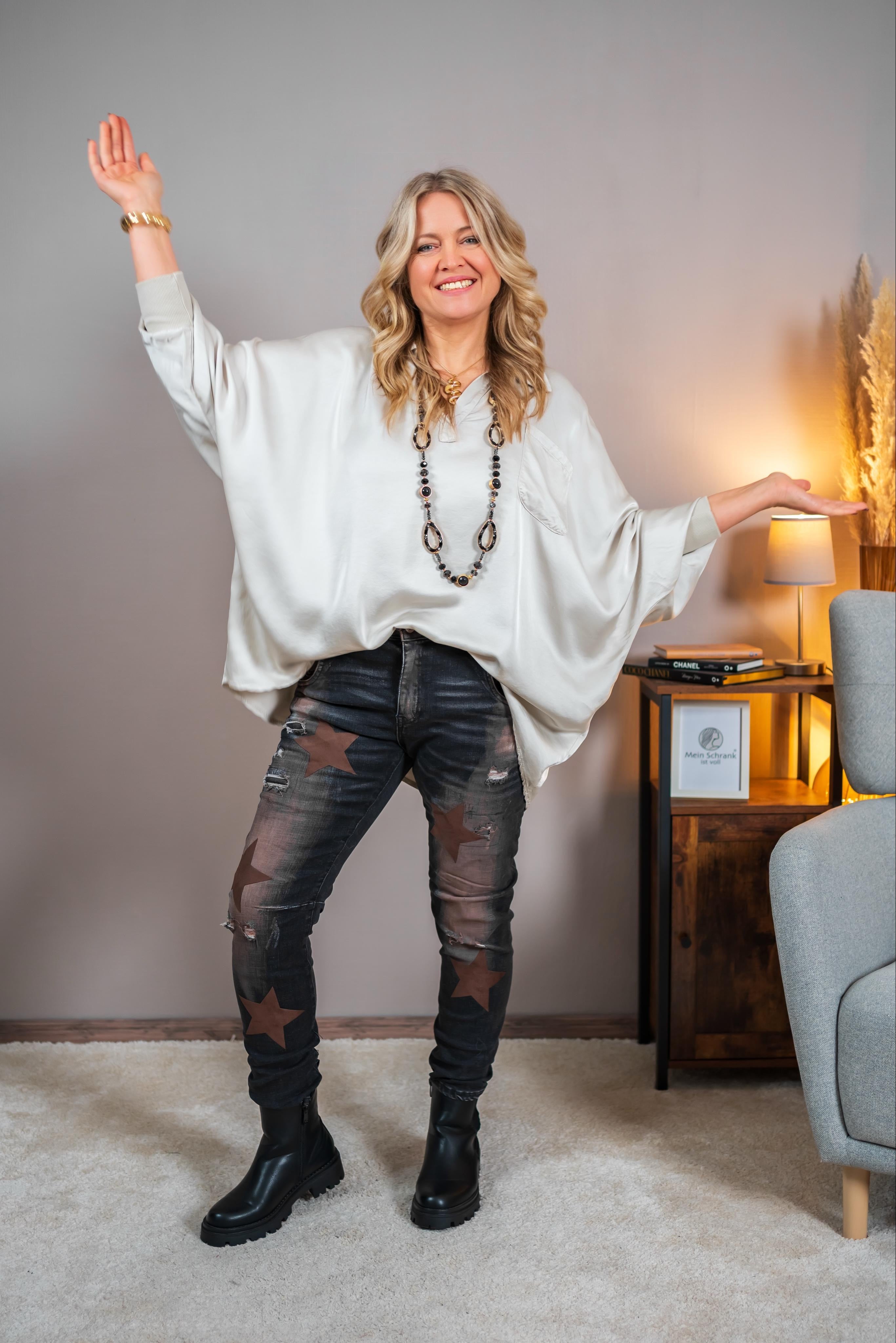 Bluse mit Kragen und Brusttasche, sandfarbig