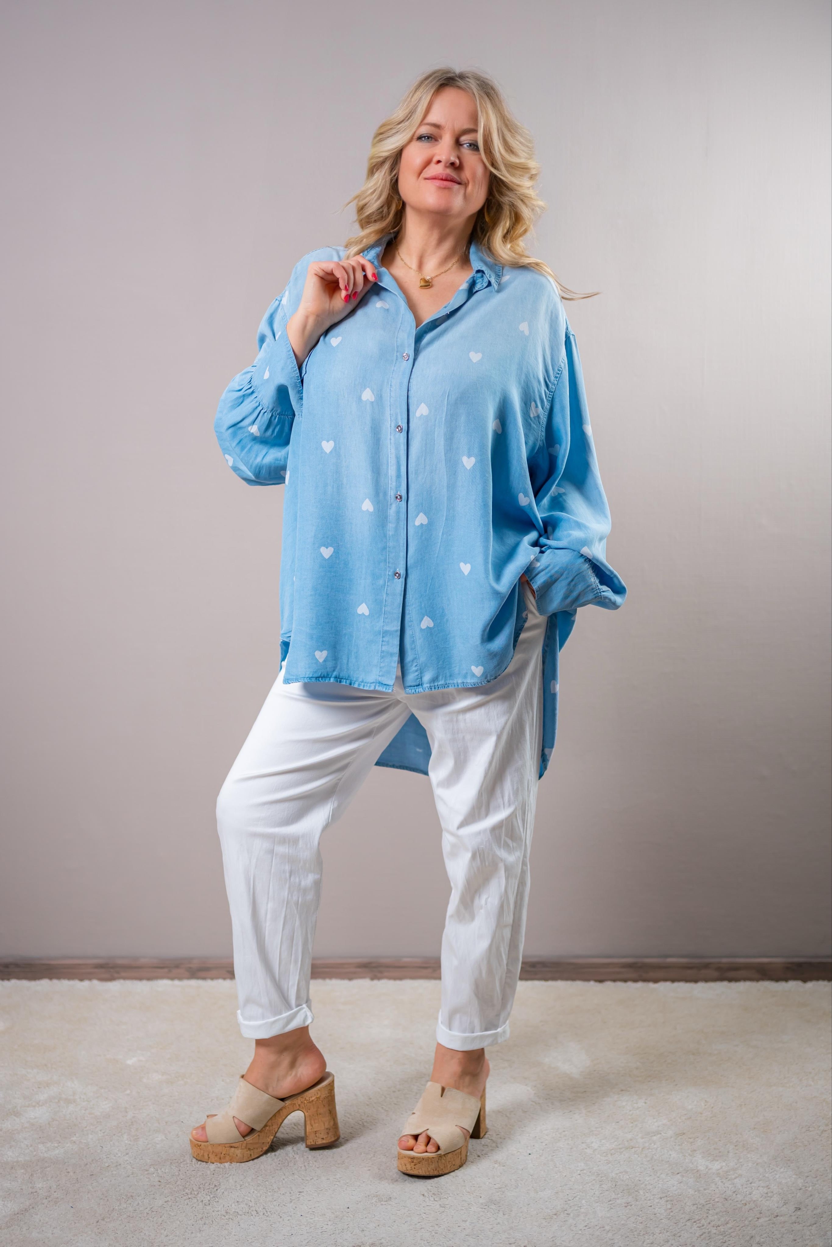 Hemdbluse in Denim-Optik mit Herzprint