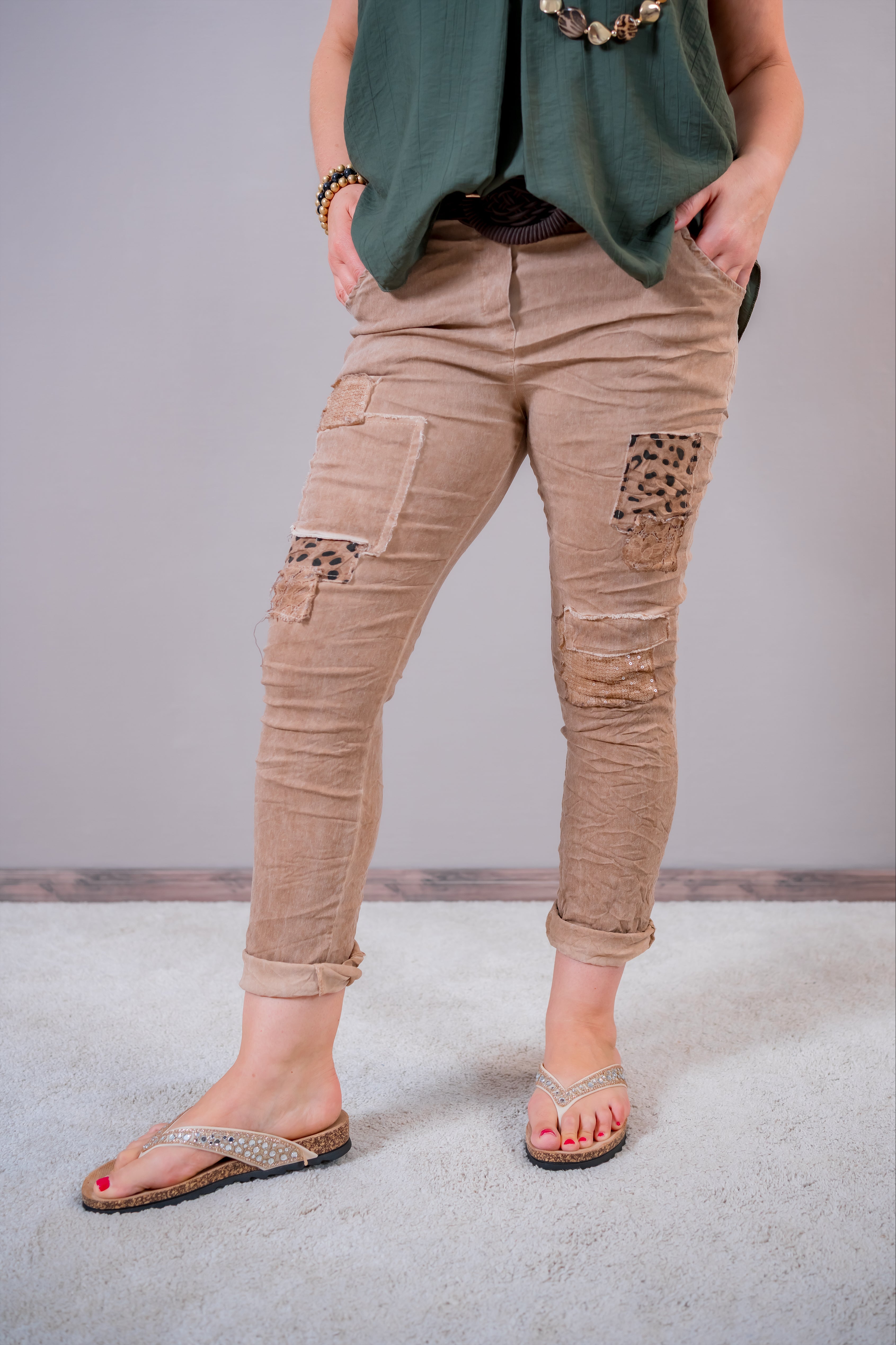 Stretchhose mit Leo-Patches, camel