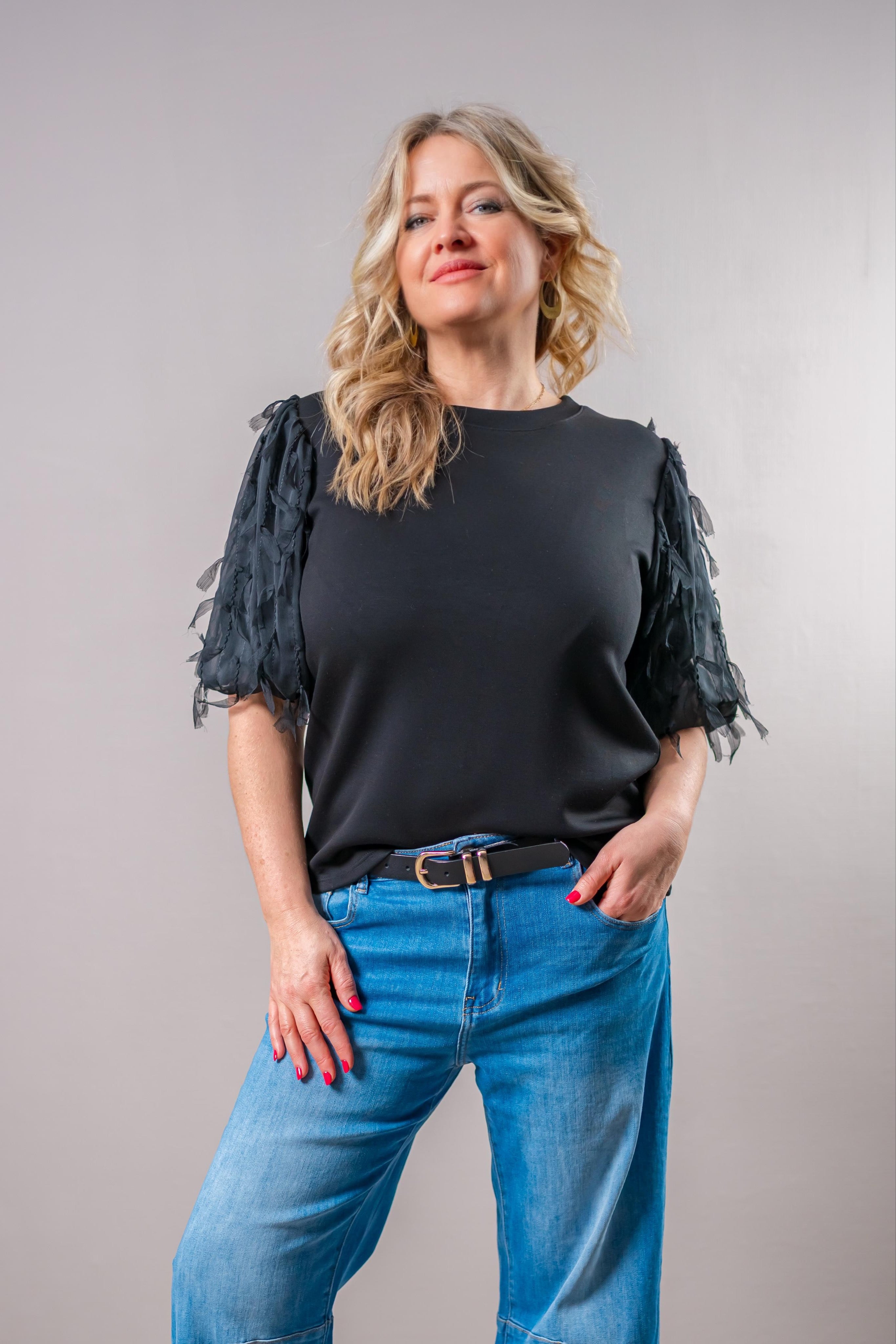Stylisches Shirt mit Fransenärmeln, schwarz