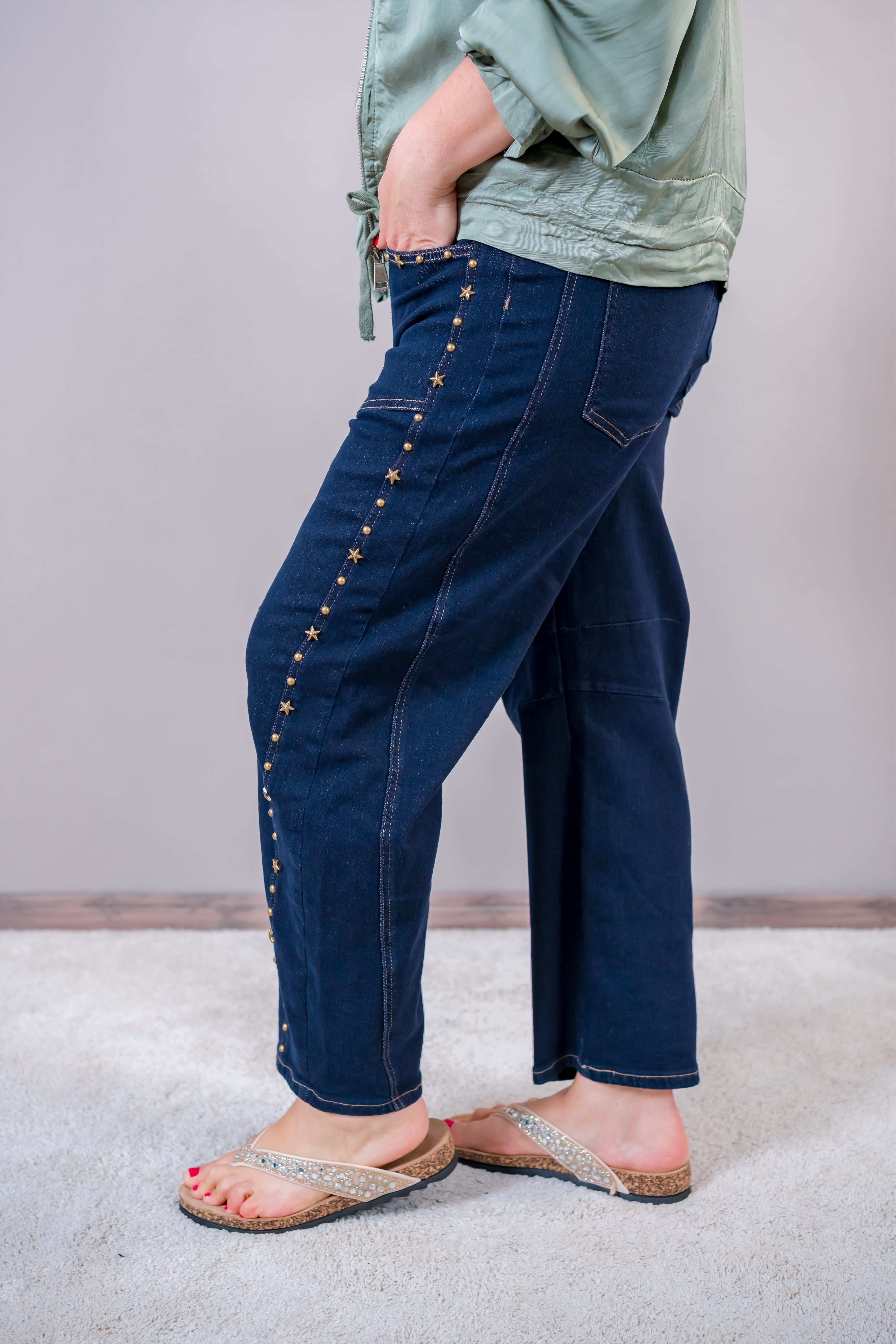 Barrel-Jeans mit Stern-Nieten, dark blue