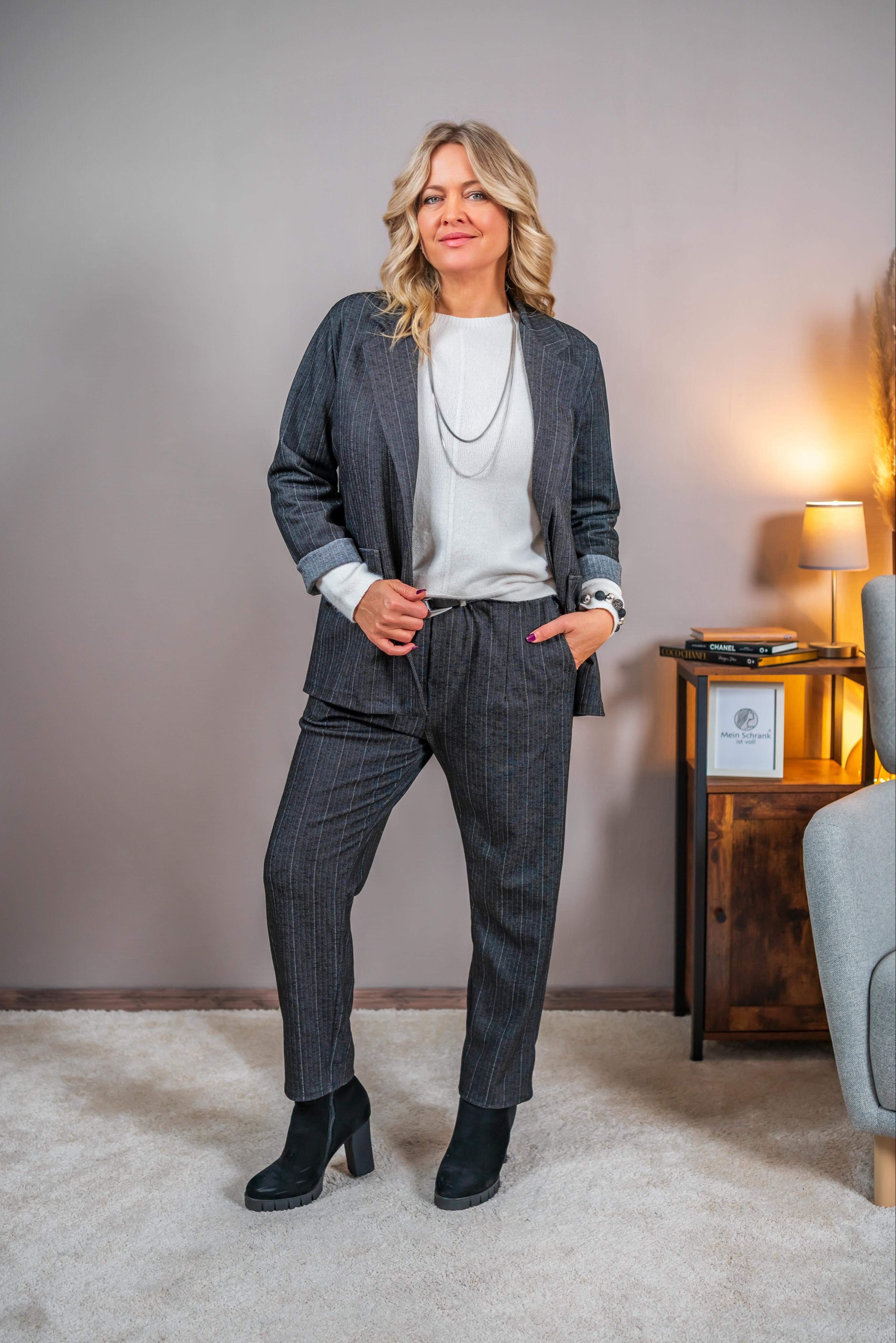 Blazer mit Fischgrätenmuster und feinen Nadelstreifen, grau