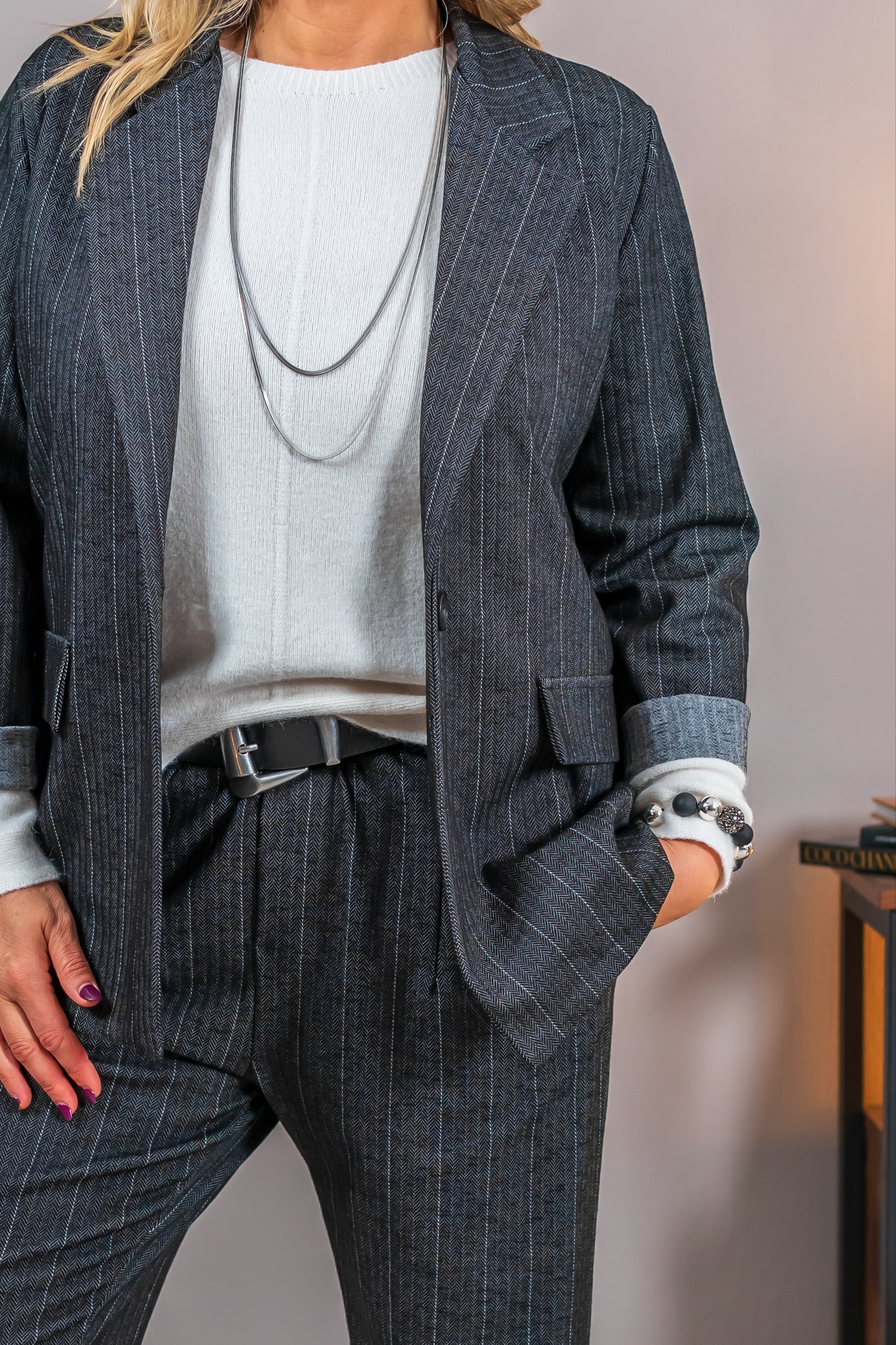 Blazer mit Fischgrätenmuster und feinen Nadelstreifen, grau