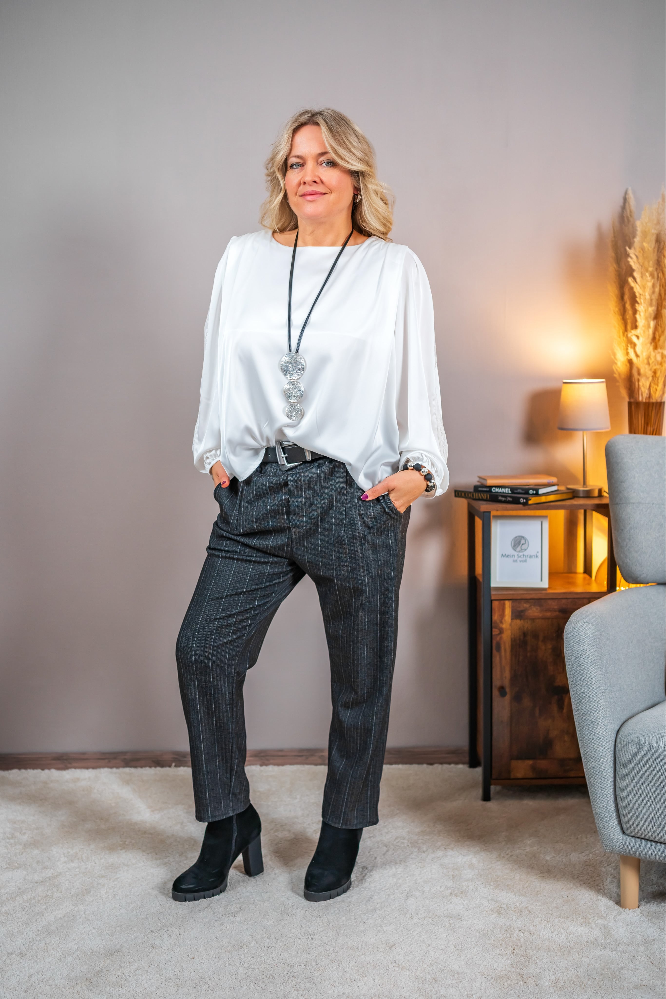 Bluse mit leichtem Glanz, weiß