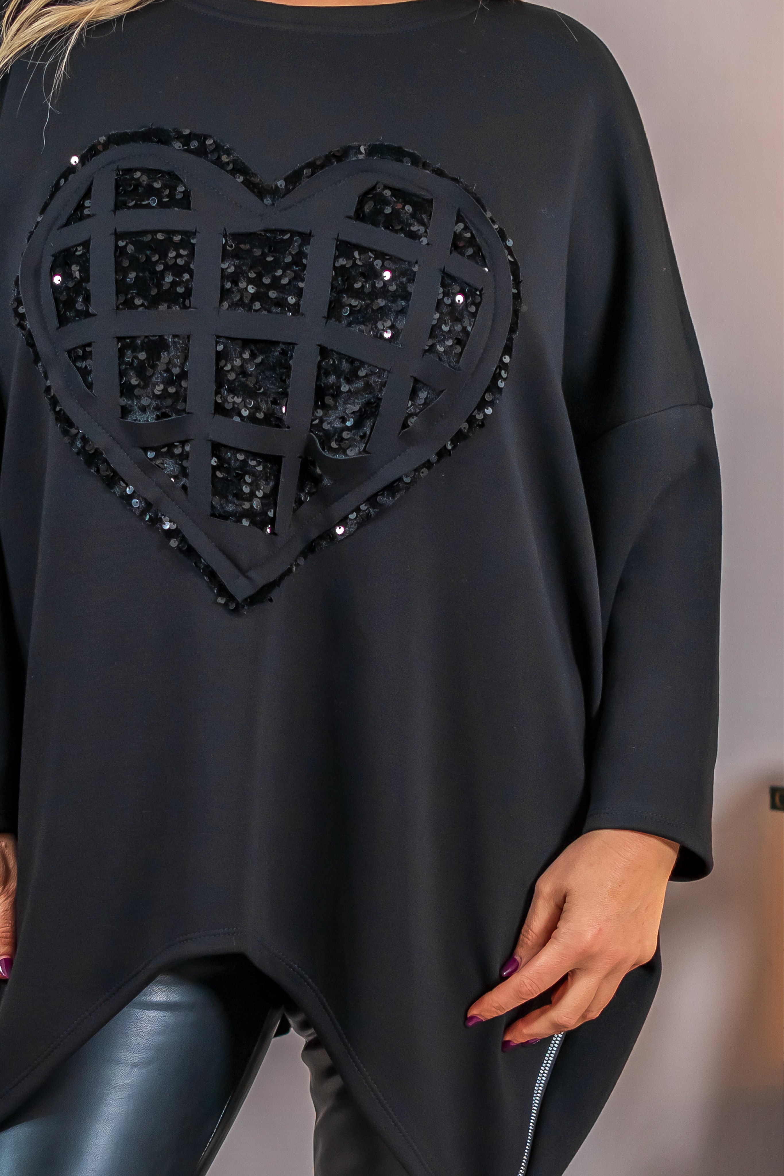 Sweatshirt mit Pailletten-Herz, schwarz