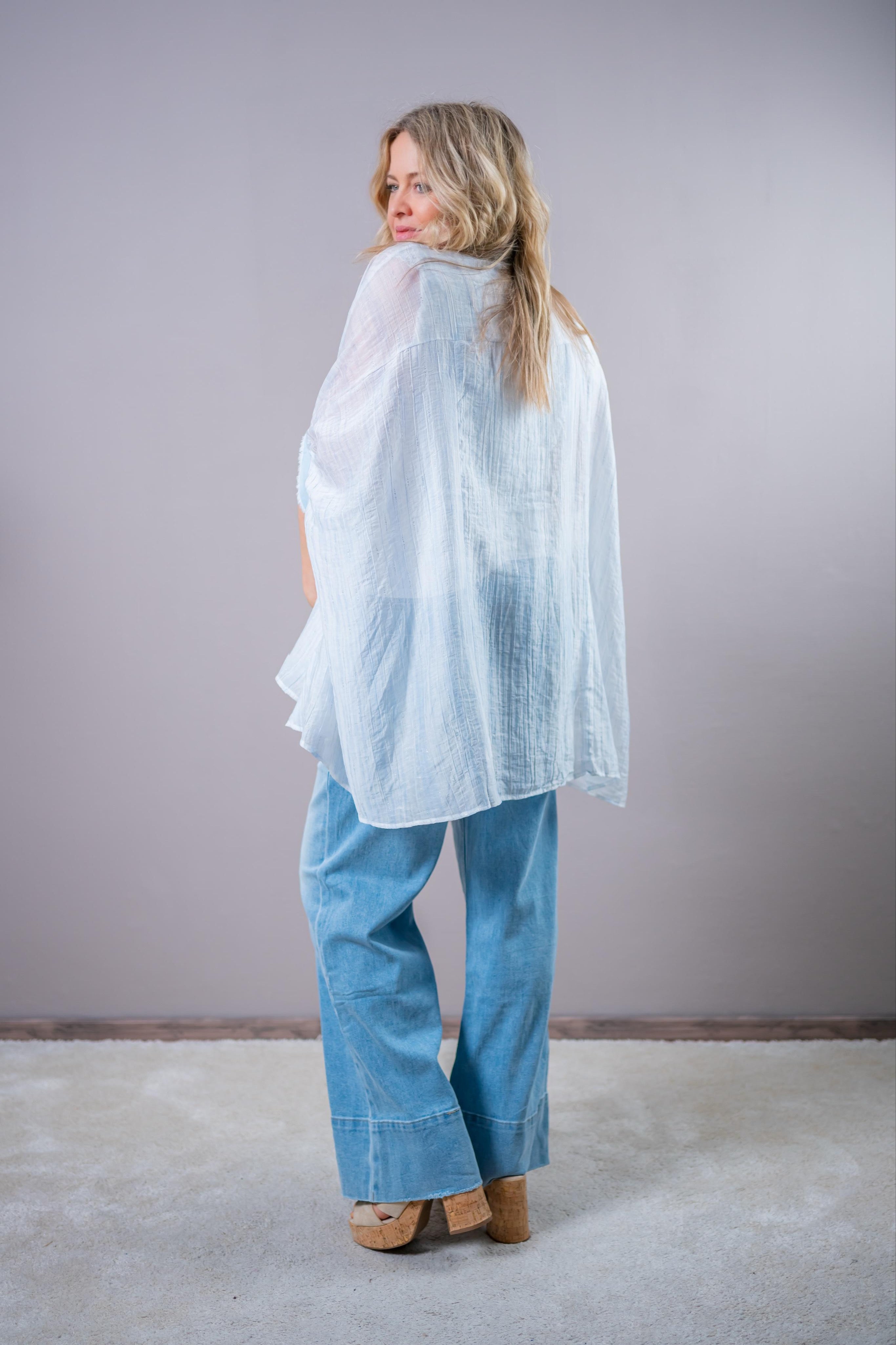 Jeans mit modernem Used-Look, gewaschenes hellblau