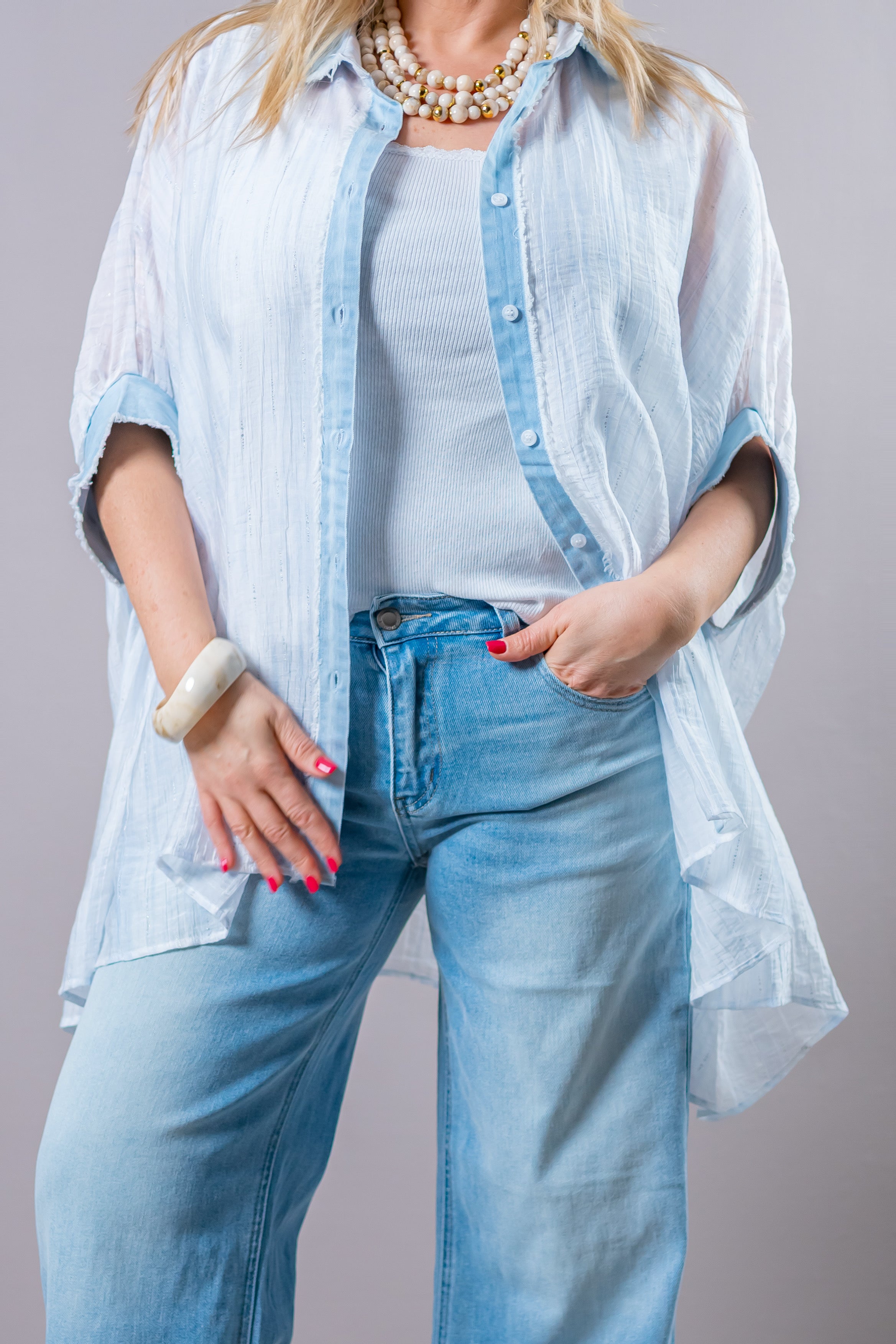 Jeans mit modernem Used-Look, gewaschenes hellblau