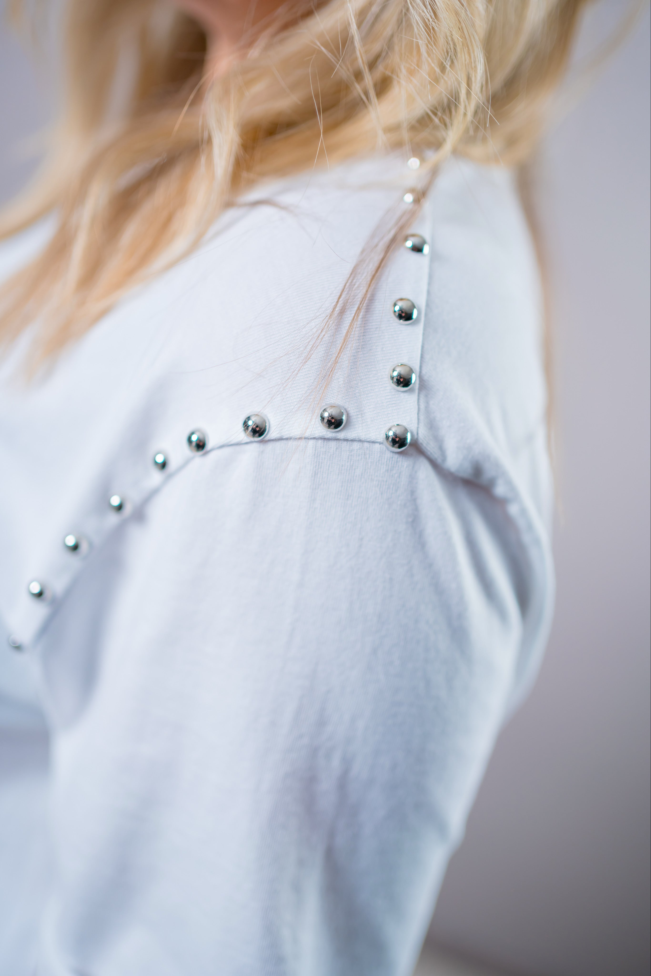 T-Shirt mit Nieten-Details, weiß