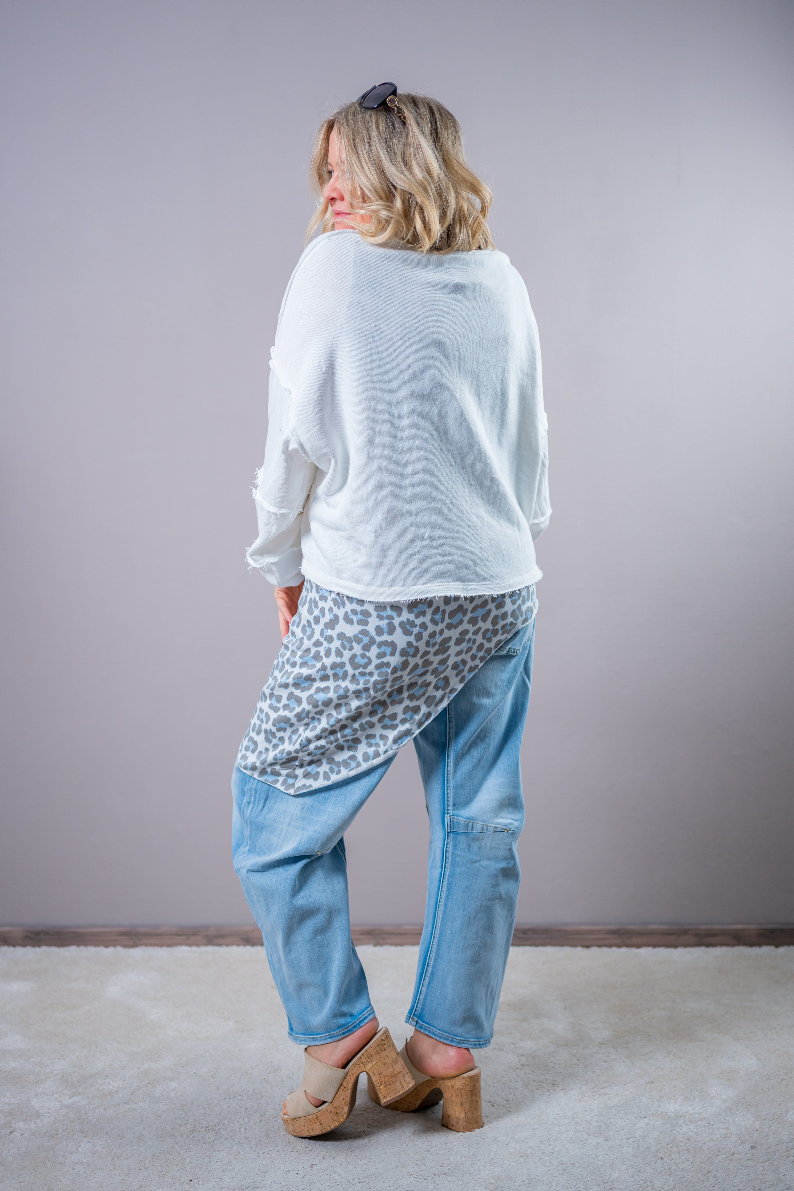 Asymmetrisches Top mit Leo-Print, blau/grau/weiß