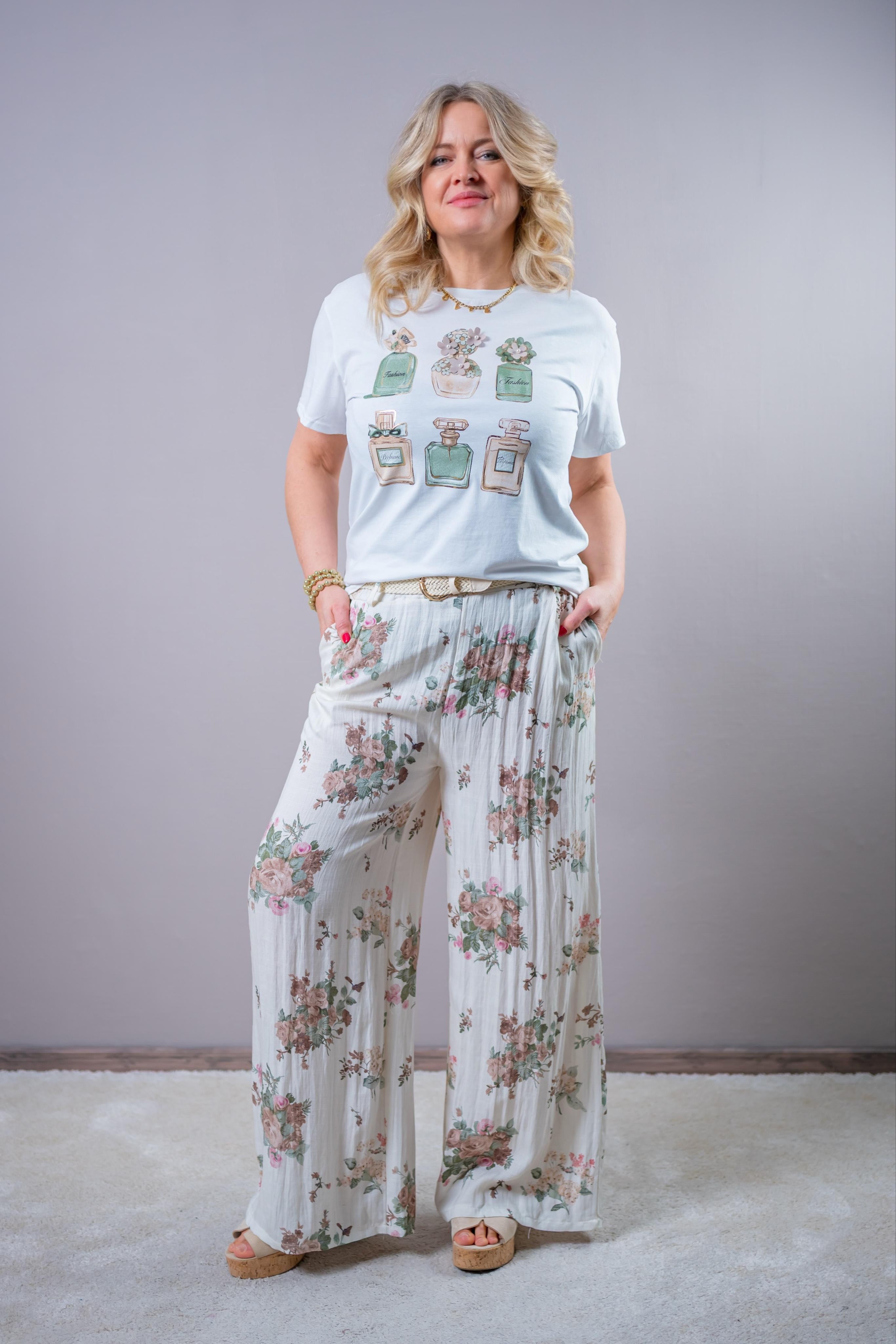 Leichte Hose mit floralem Muster und Gürtel, creme