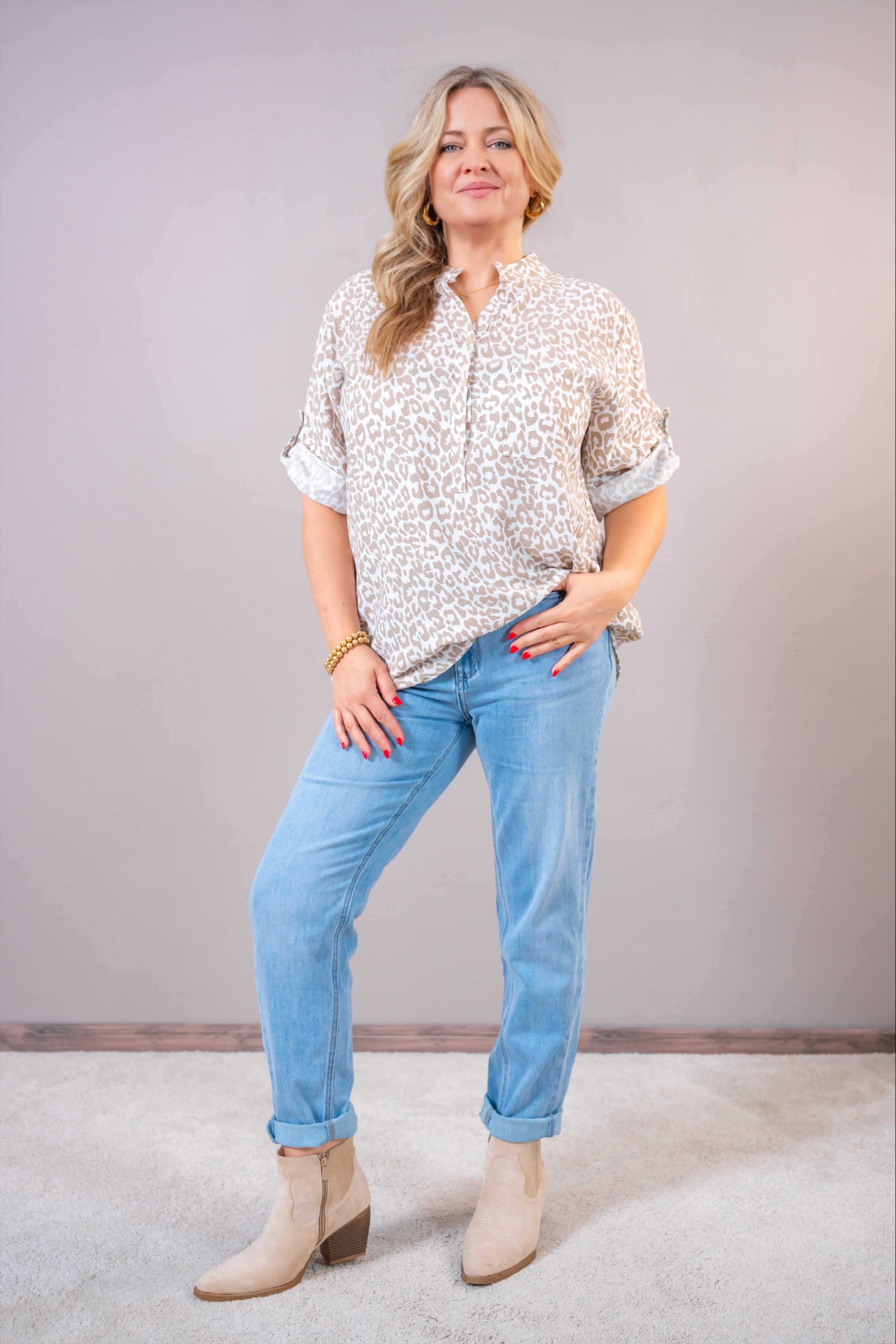 Viskosebluse mit Leo-Muster, beige