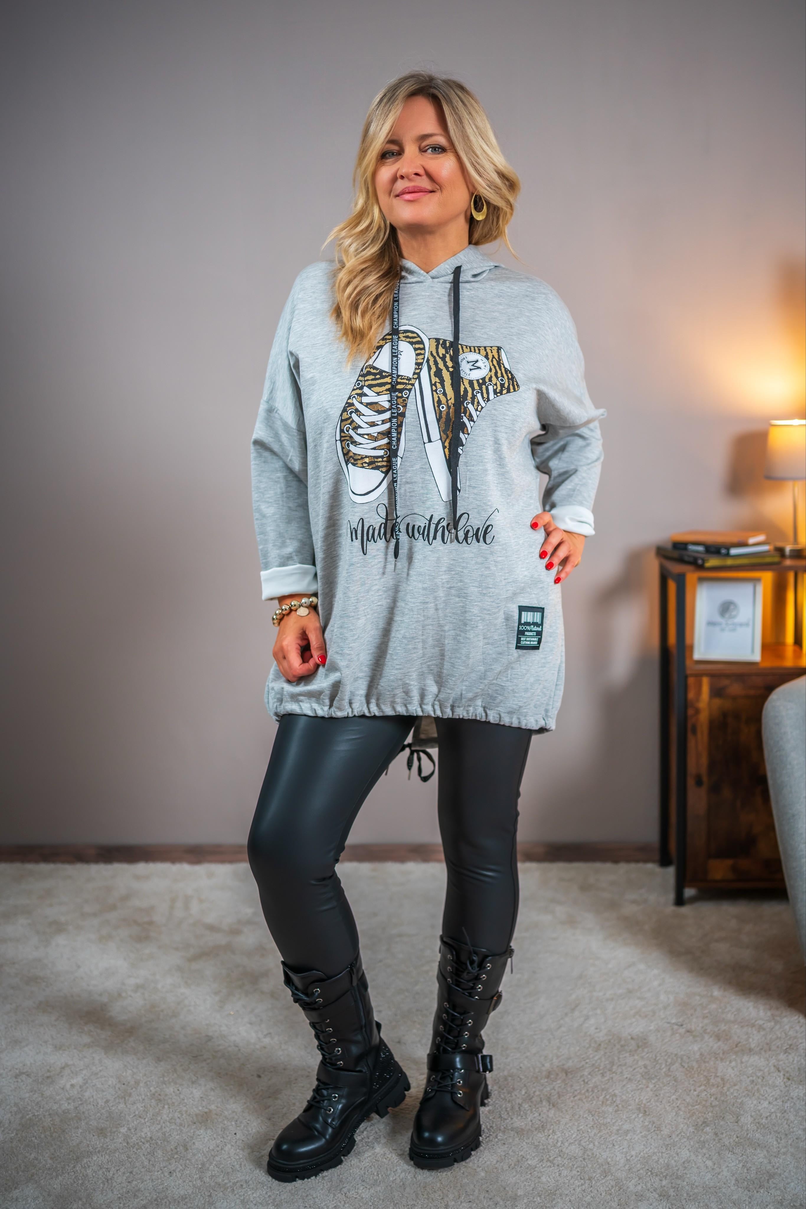 Long-Hoodie mit Sneaker-Print in Hellgrau