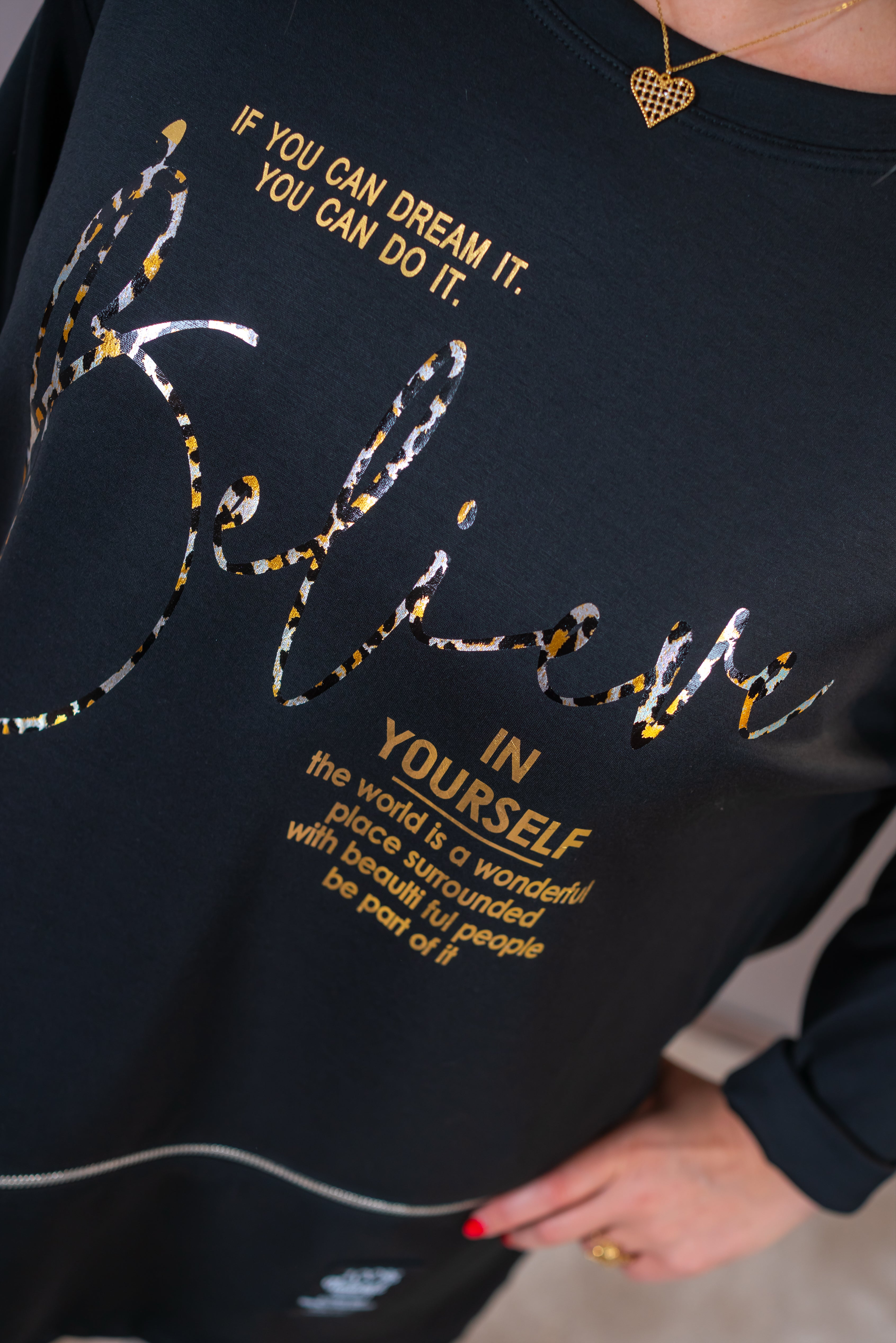 Long-Sweatshirt "Believe", schwarz