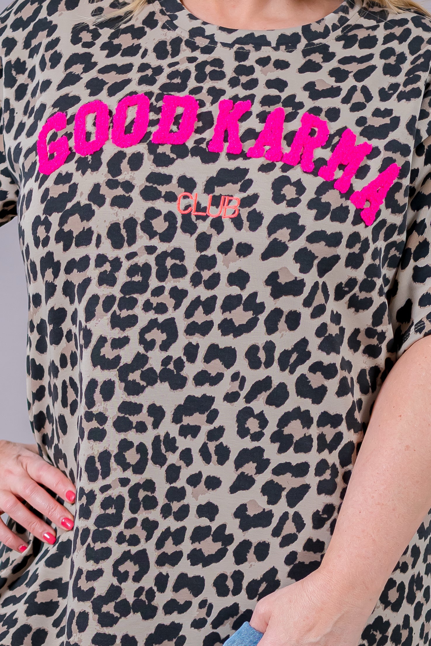 Leo-Shirtkleid mit Print, schwarz/beige