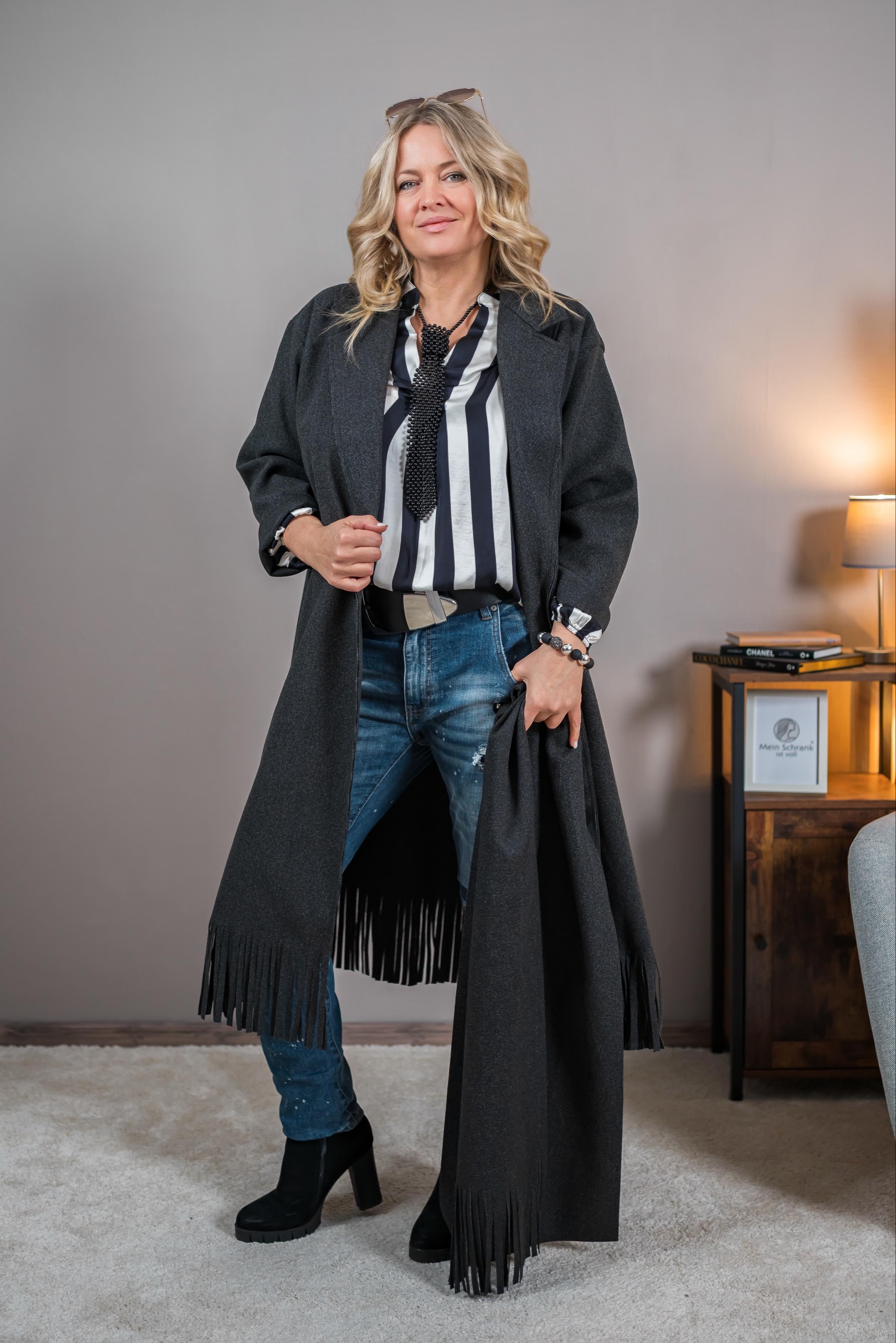 Eleganter Mantel mit passendem Schal, dunkelgrau