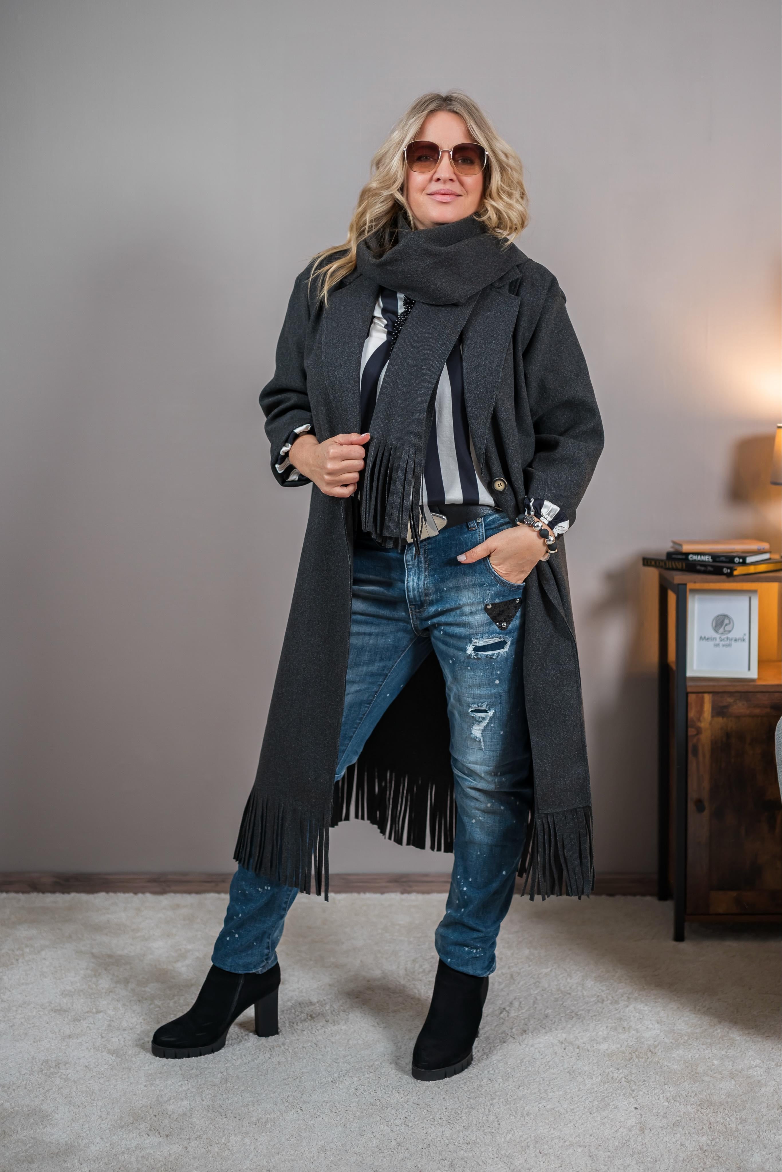 Eleganter Mantel mit passendem Schal, dunkelgrau