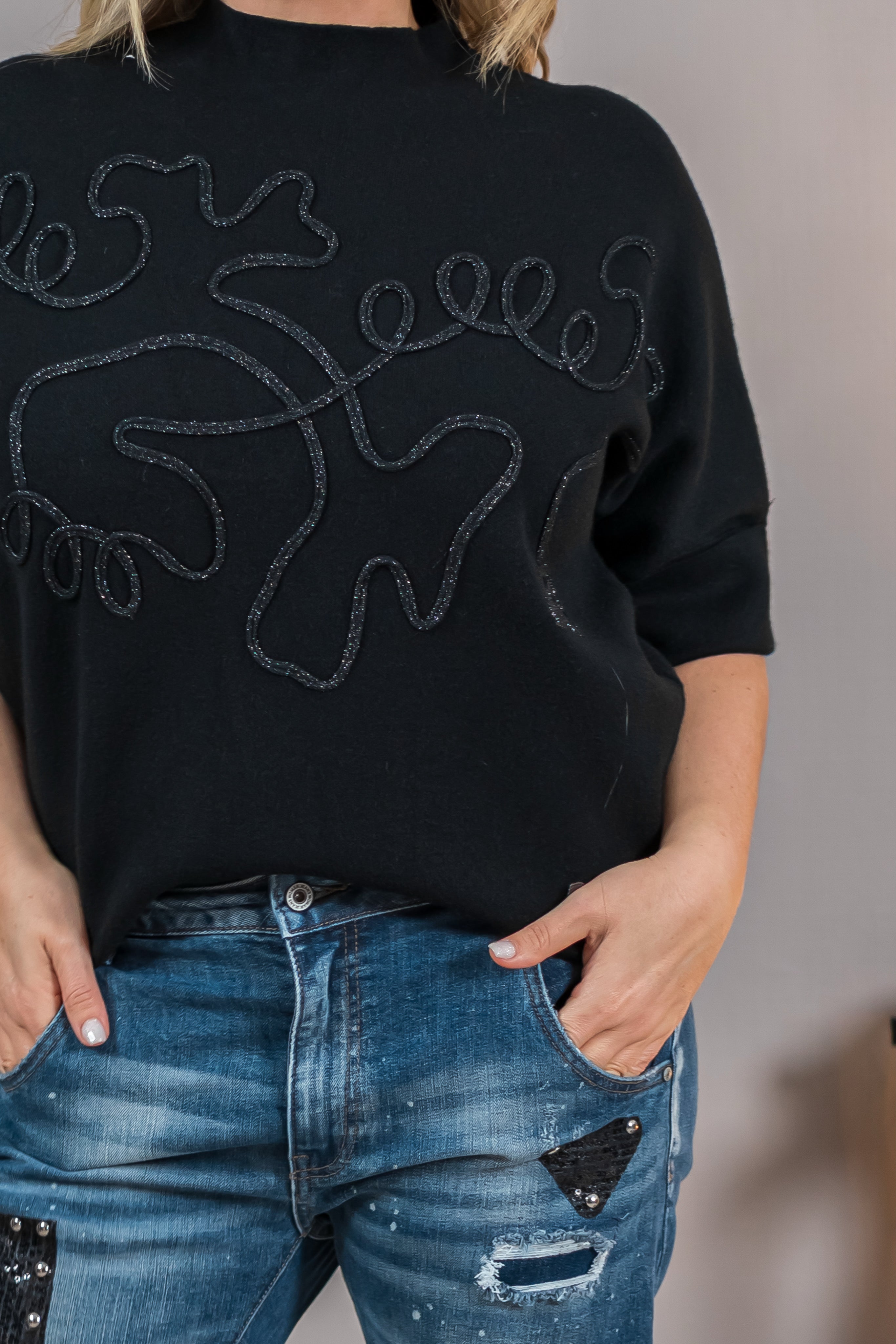 Eleganter Strickpullover mit Verzierungen, schwarz