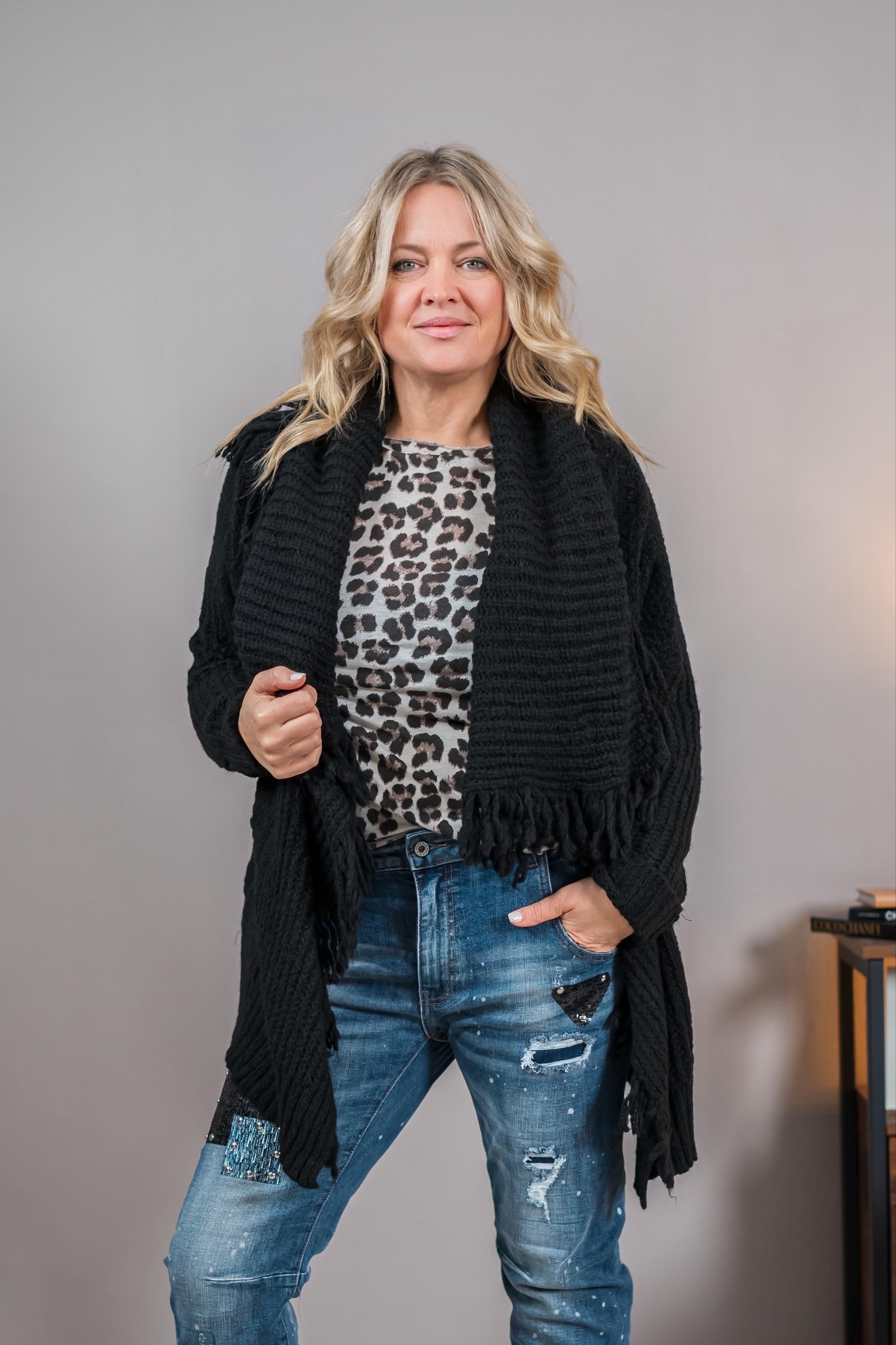 Grobstrick-Cardigan mit Fransen, schwarz