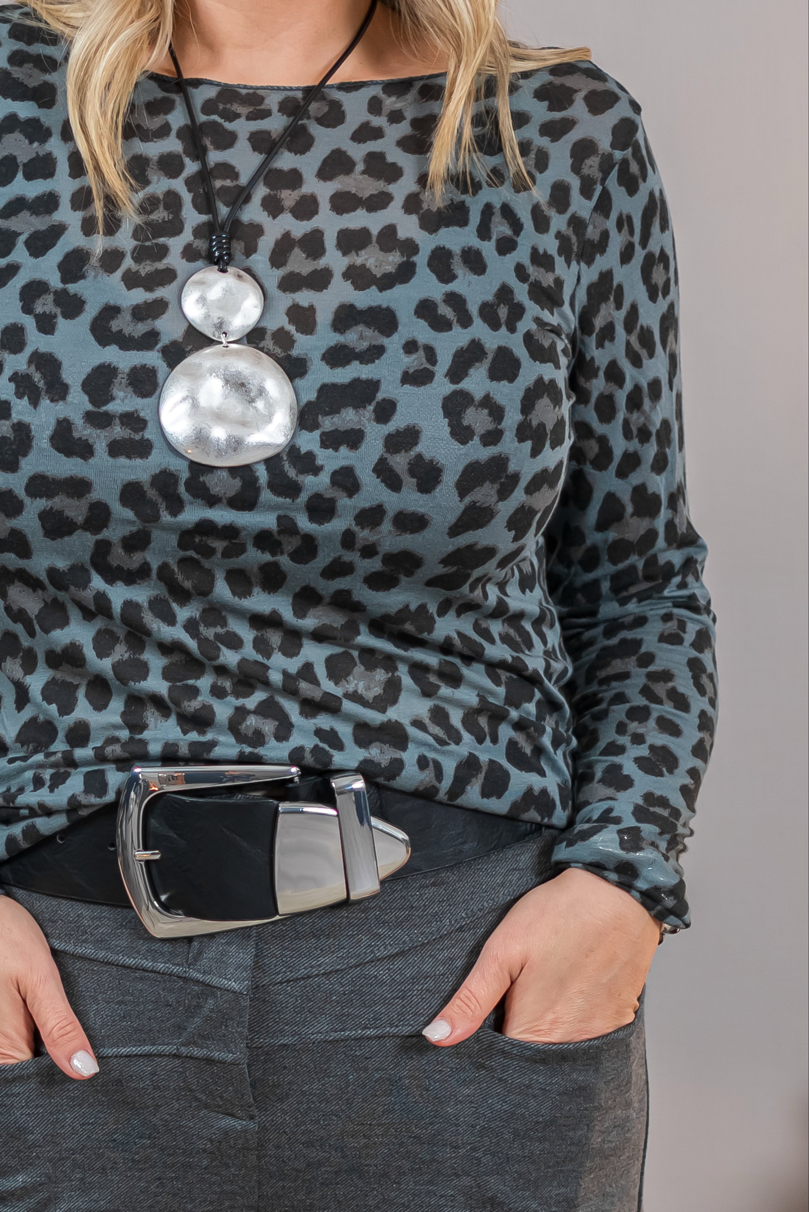 Feines Shirt mit Leopardenmuster, grau/schwarz