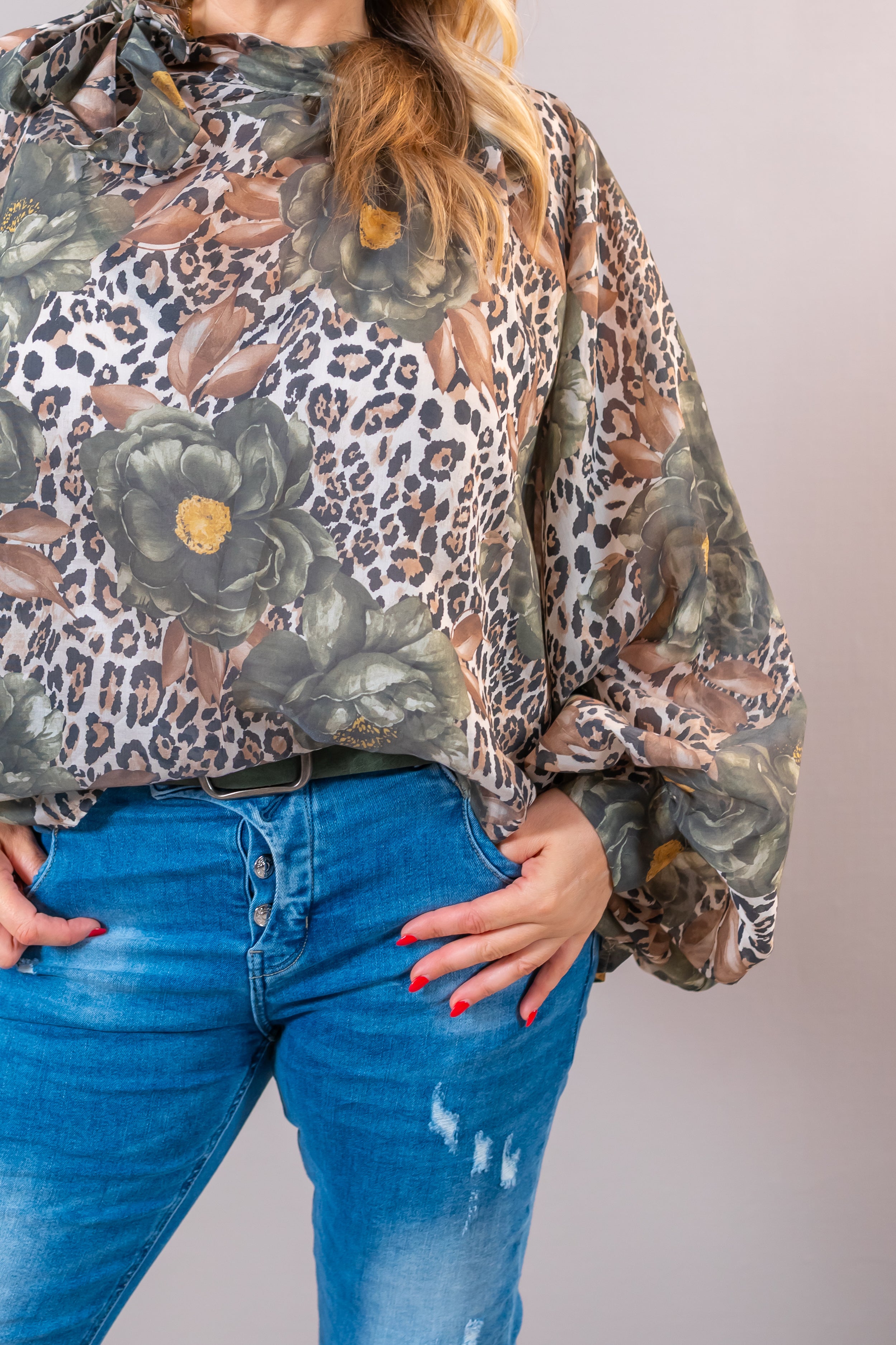 Oversize Bluse "Wild Bloom", khaki/beige