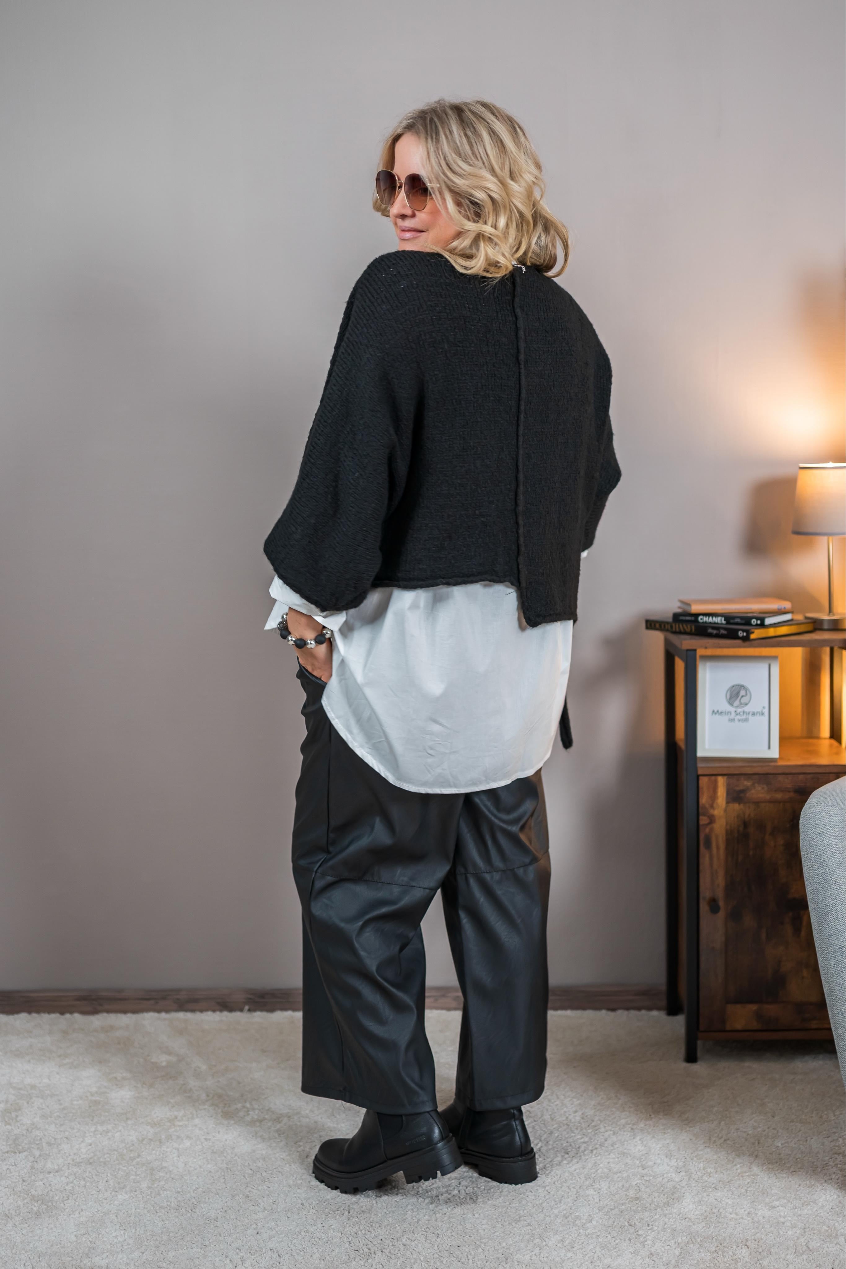 Strickpullover asymetrischer Schnitt, schwarz