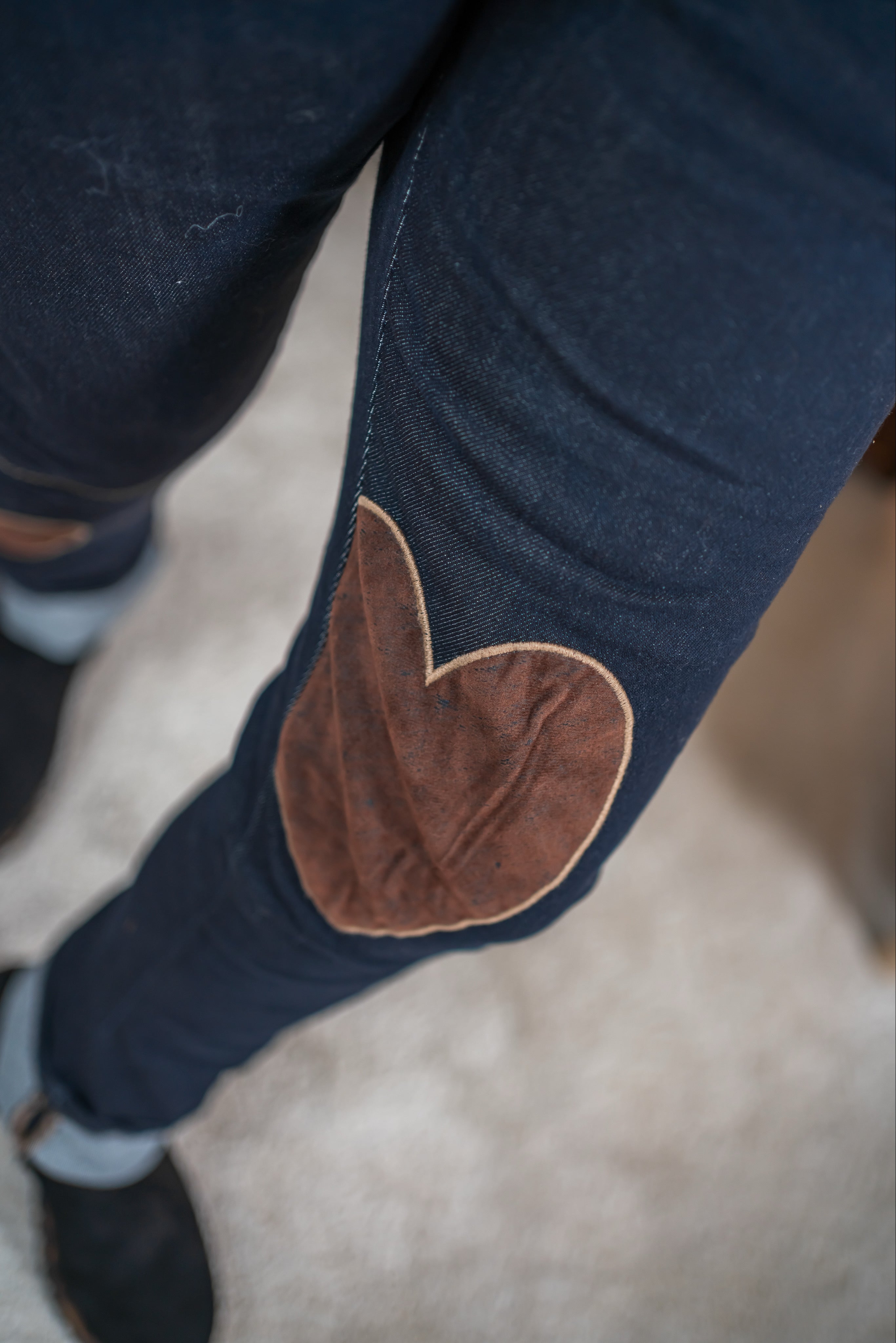 Jeans mit Herz-Patches und Vintage-Details, dunkelblau