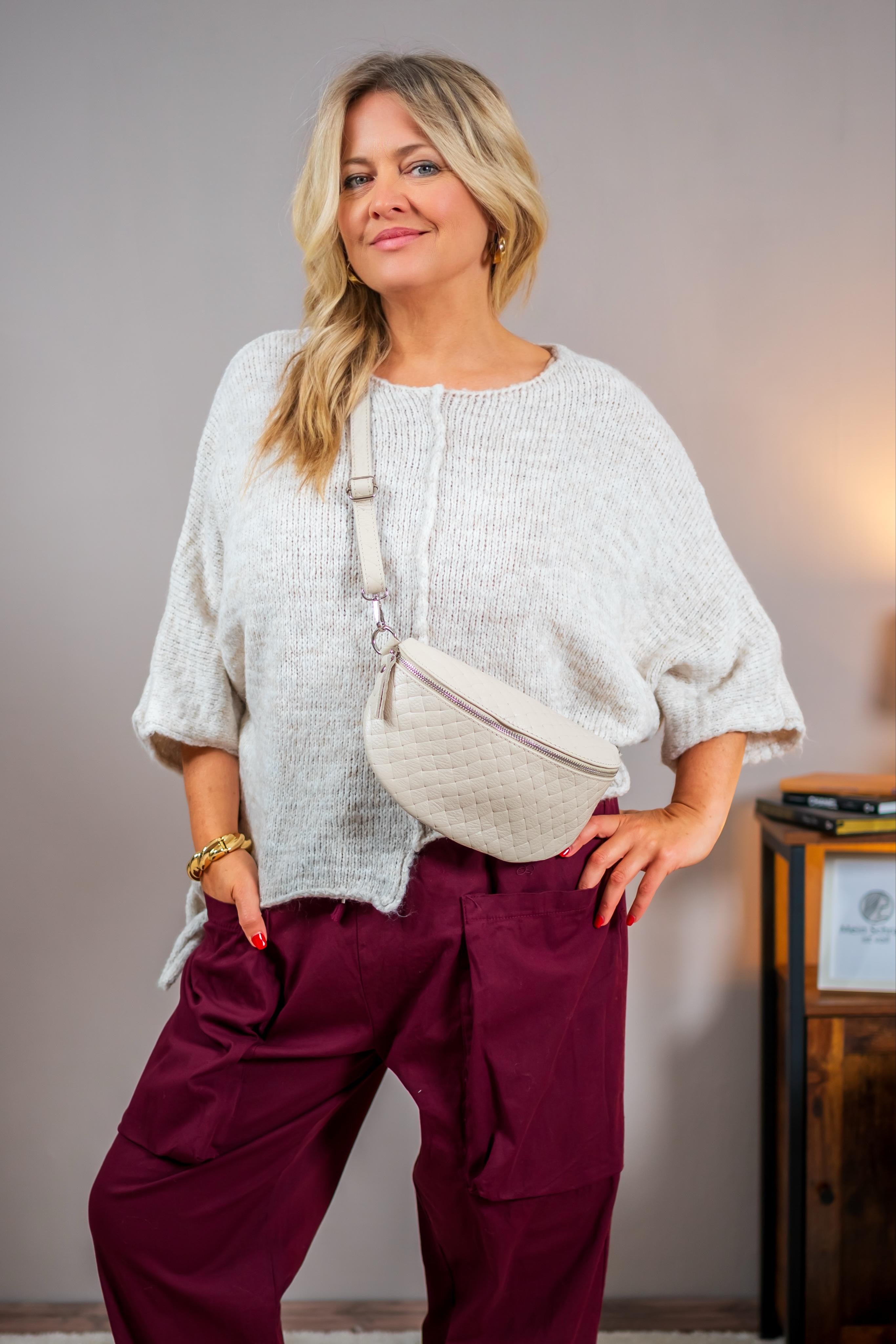 Strickpullover asymetrischer Schnitt, beige
