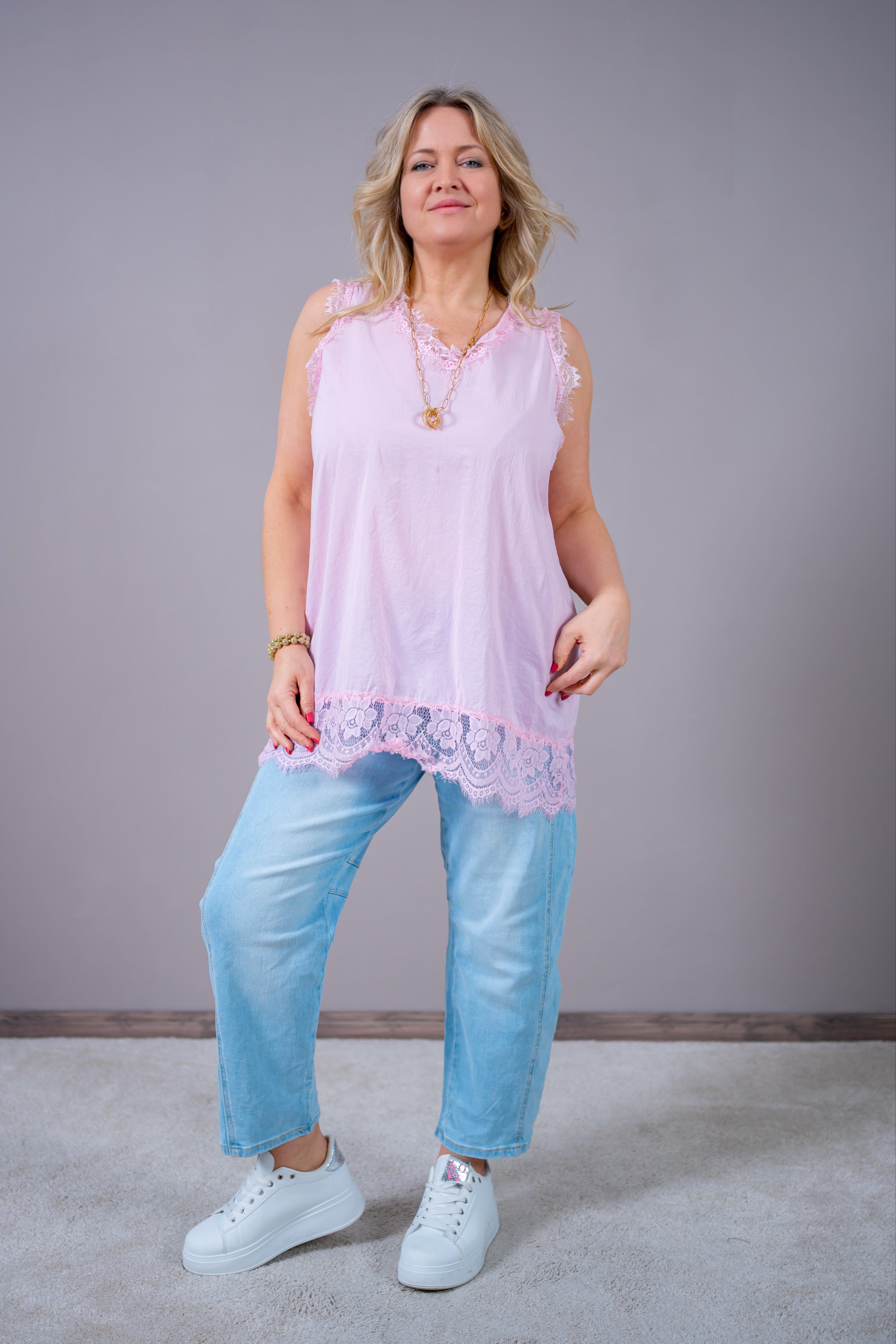 Feminines Top mit V-Ausschnitt und Spitze, rosa