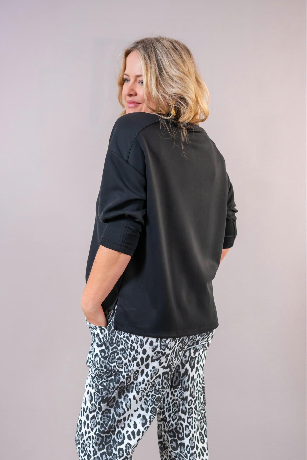 Jogger-Hose Leo-Muster, schwarz/grau/weiß