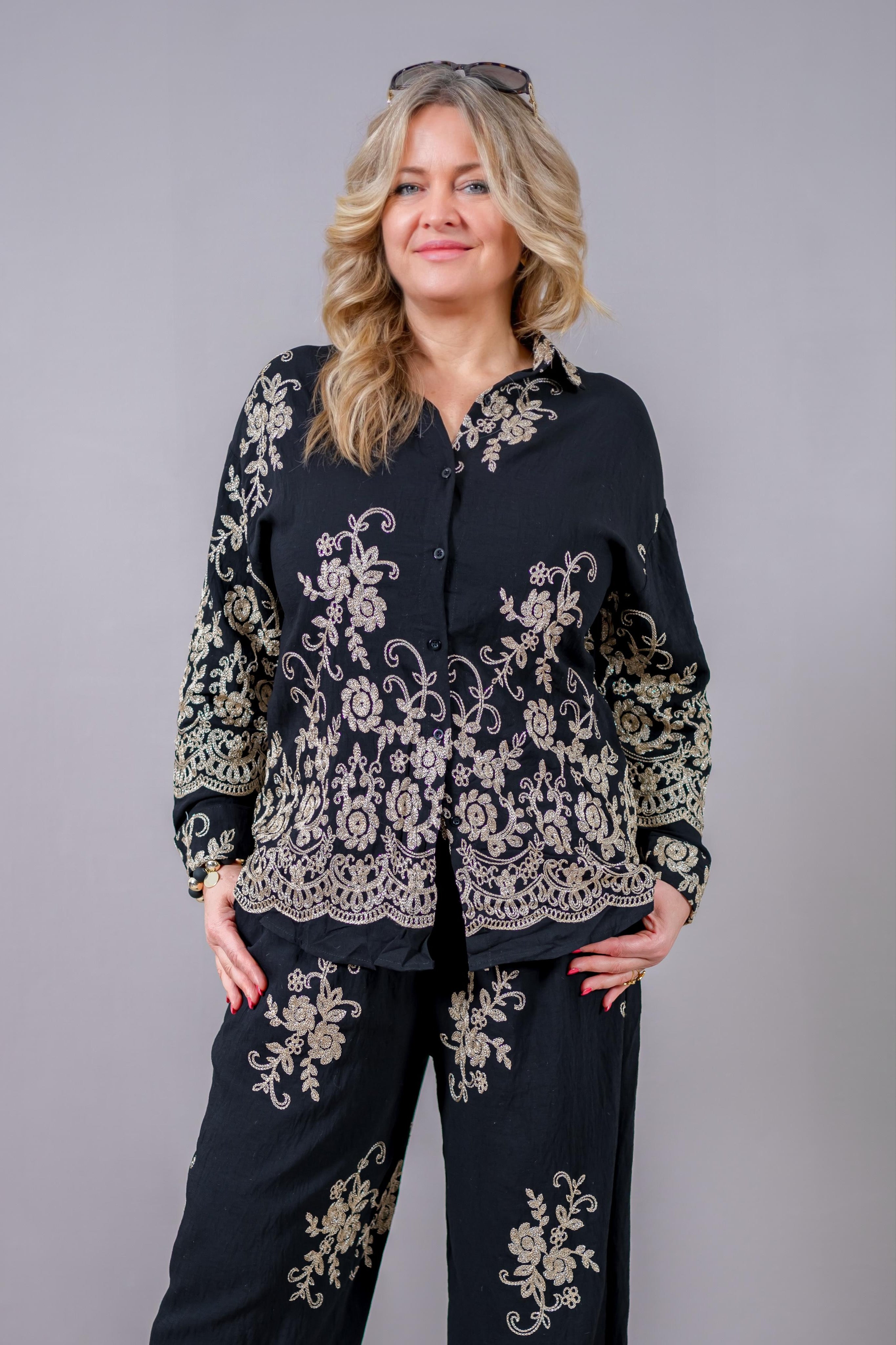 Boho-Longbluse in Schwarz mit goldener Blütenstickerei