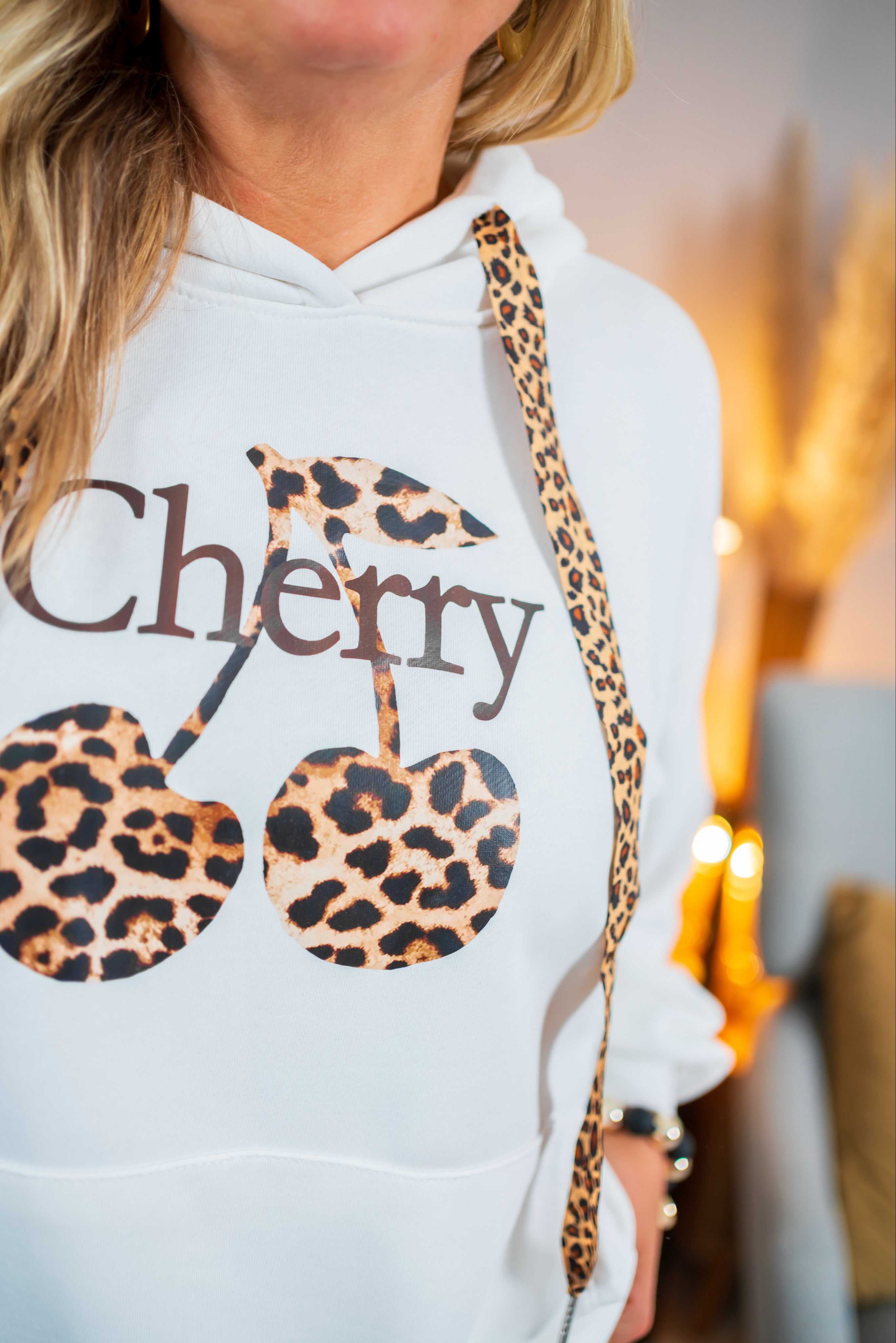 Weißer Hoodie mit Statement-Print "Cherry"