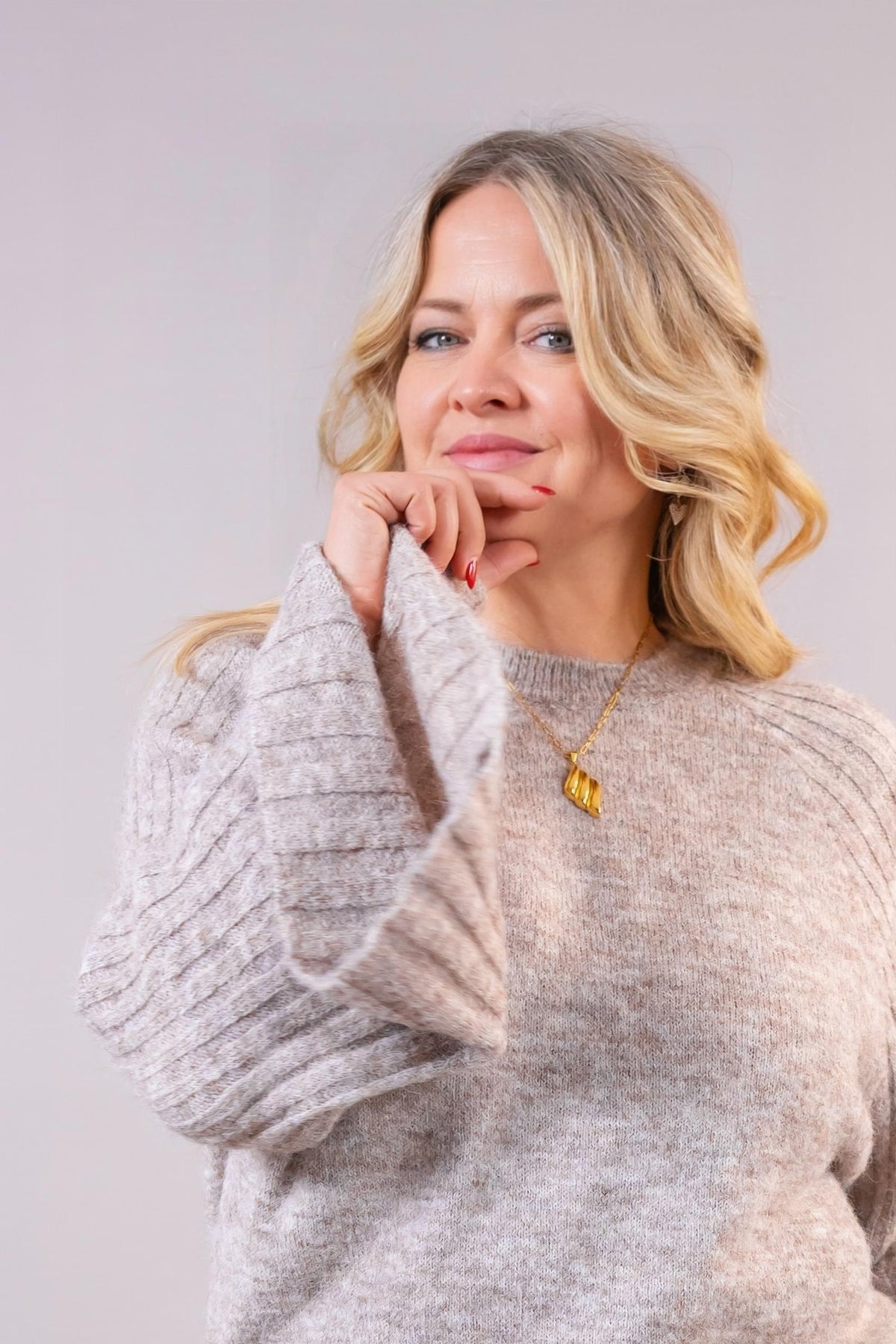 Strickpullover mit Trompetenärmeln, taupe