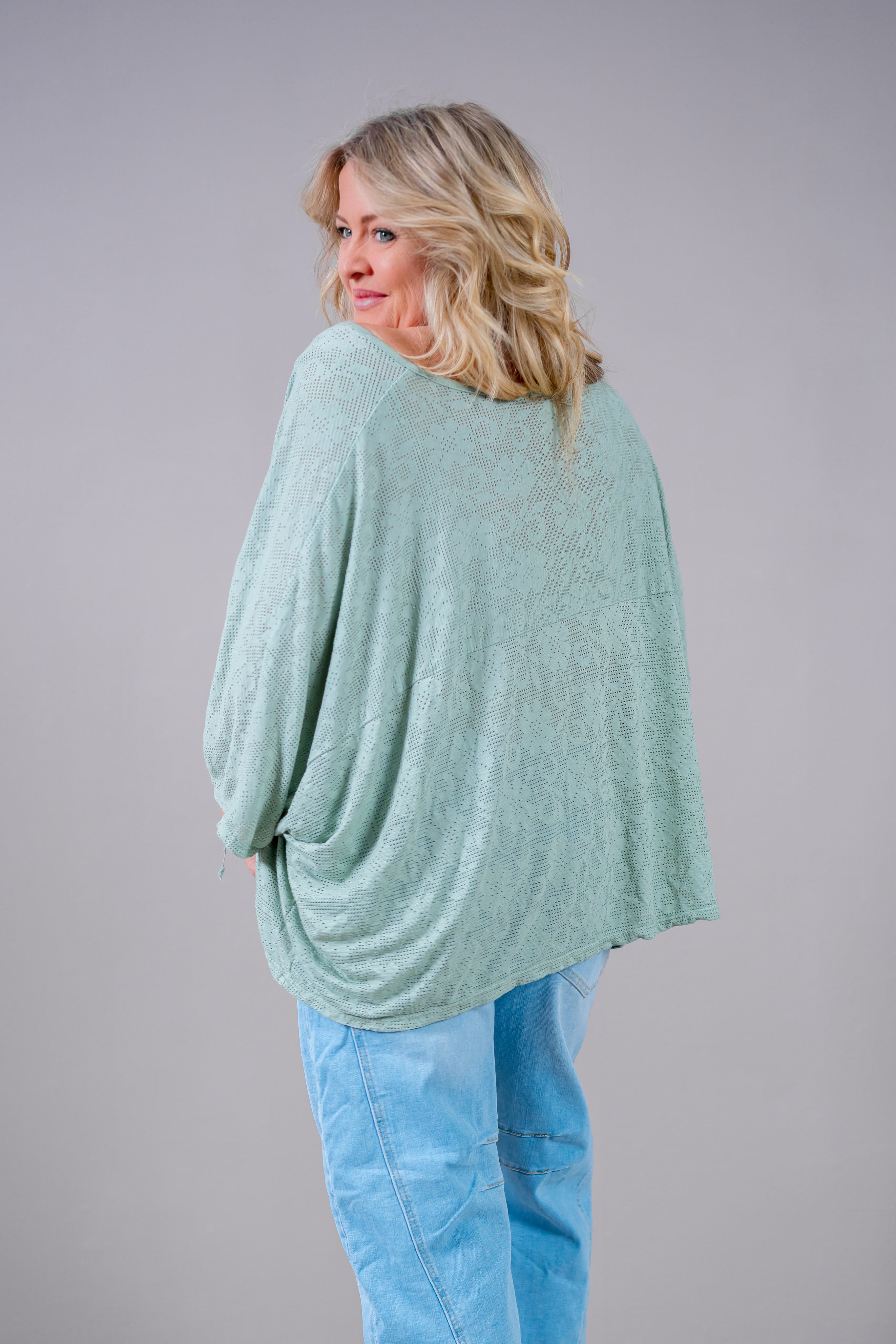 Oversize Shirt mit Lochmuster und goldenem Glitzer-Herz, salbei