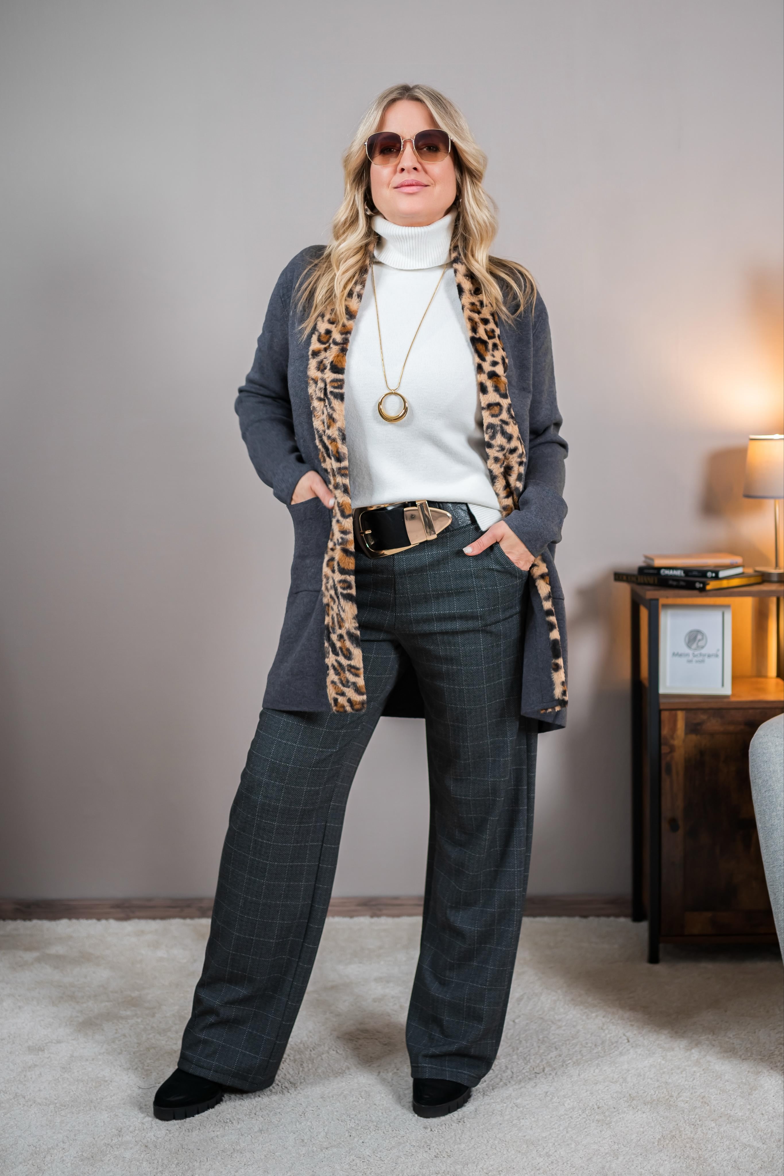 Strick-Cardigan mit Leo-Besatz, grau