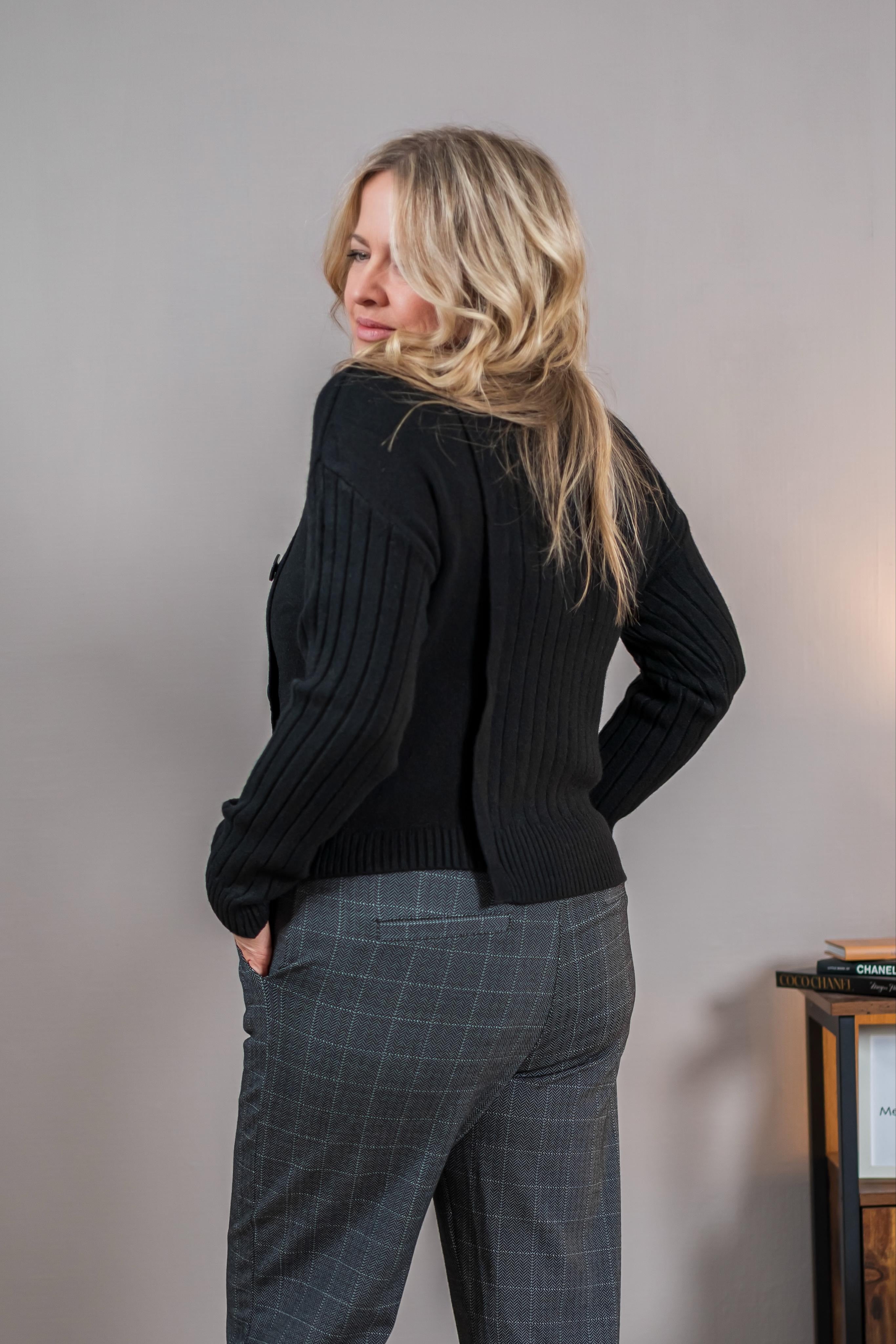 Strickpullover mit Knopfleiste, schwarz