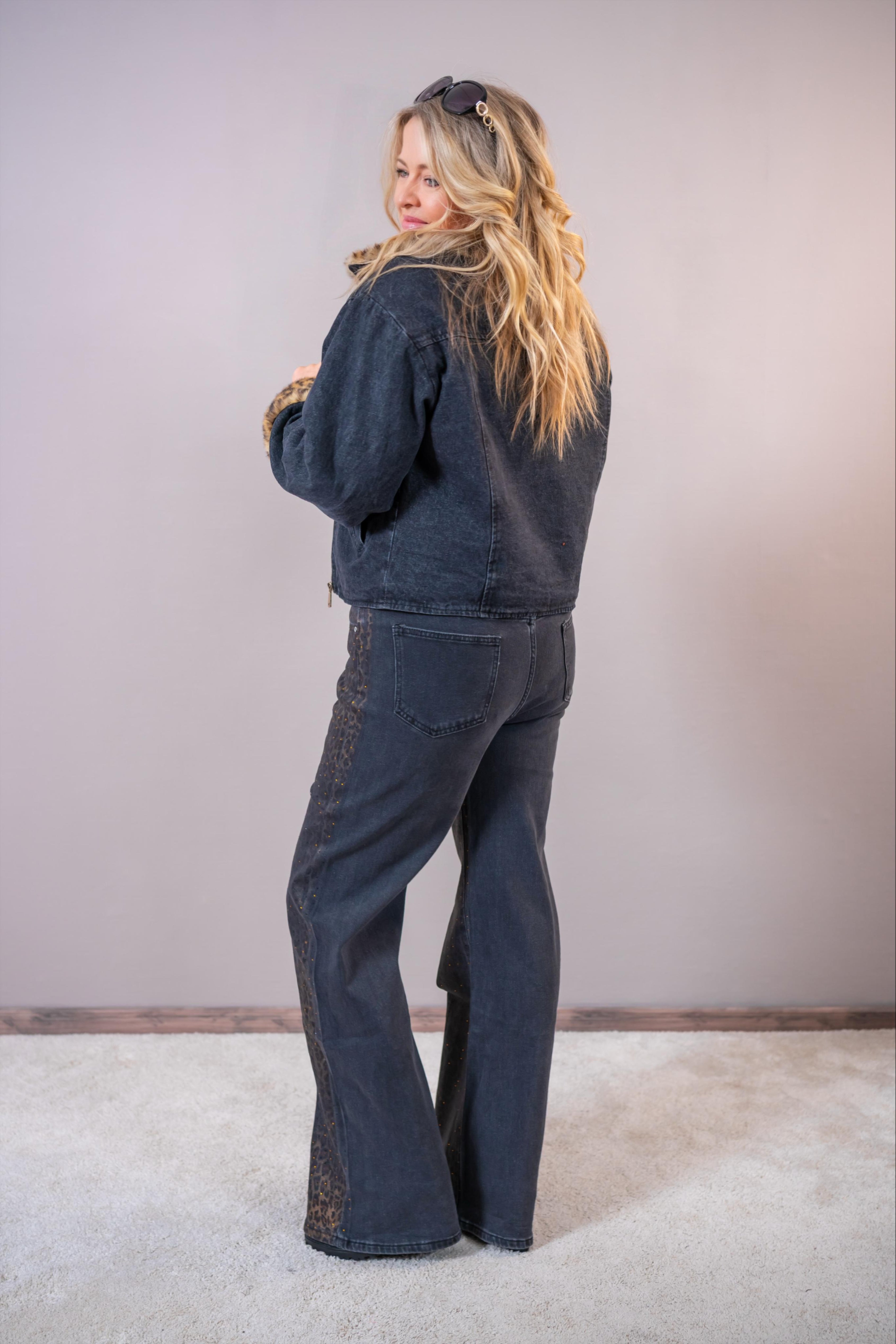 Kurzjacke im Denim-Stil mit Leo-Fellimitat, schwarz