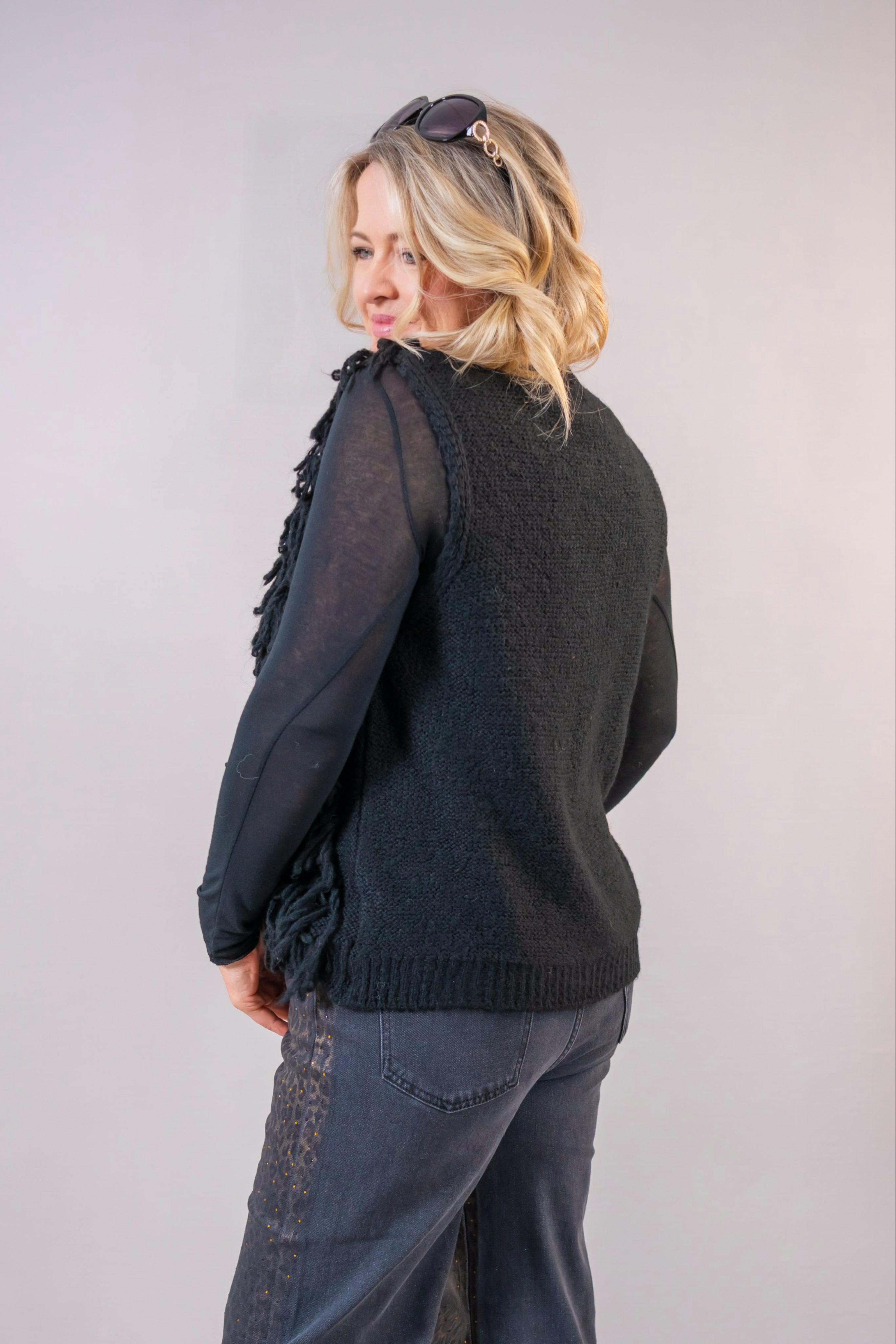 Strickweste mit Fransen, schwarz