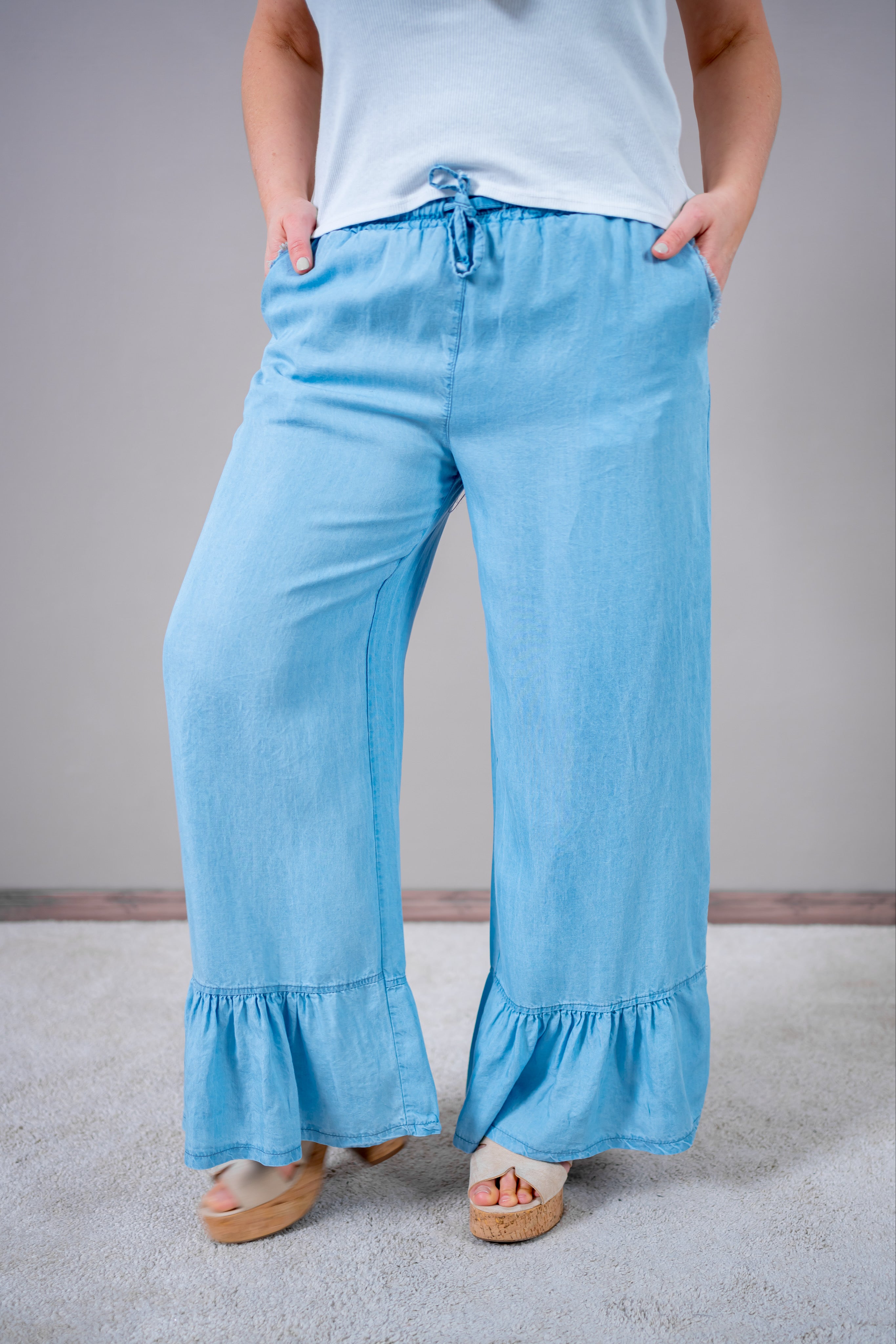 Leichte Hose mit Volant-Saum, hellblau