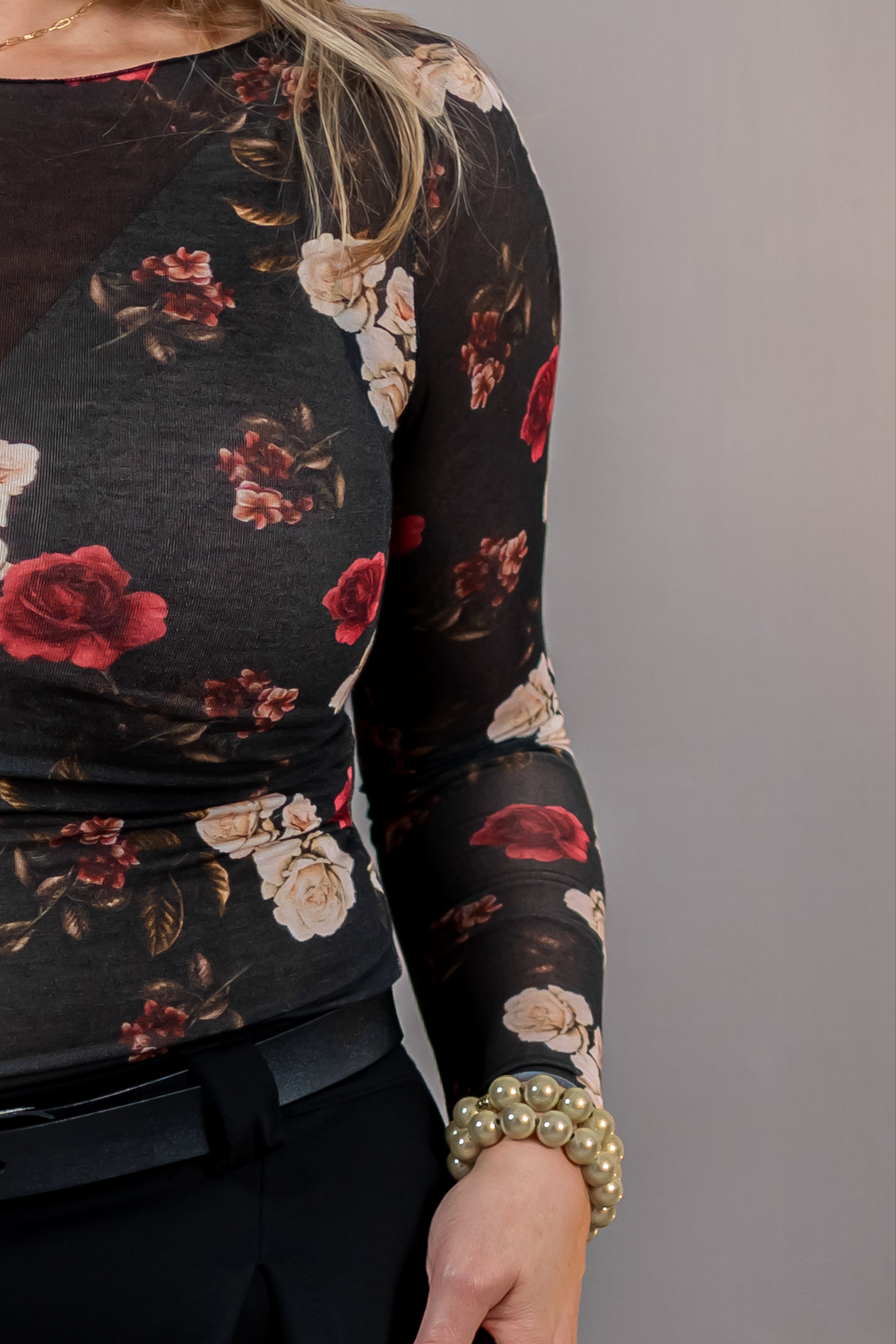 Feines Shirt mit Blütenprint, schwarz