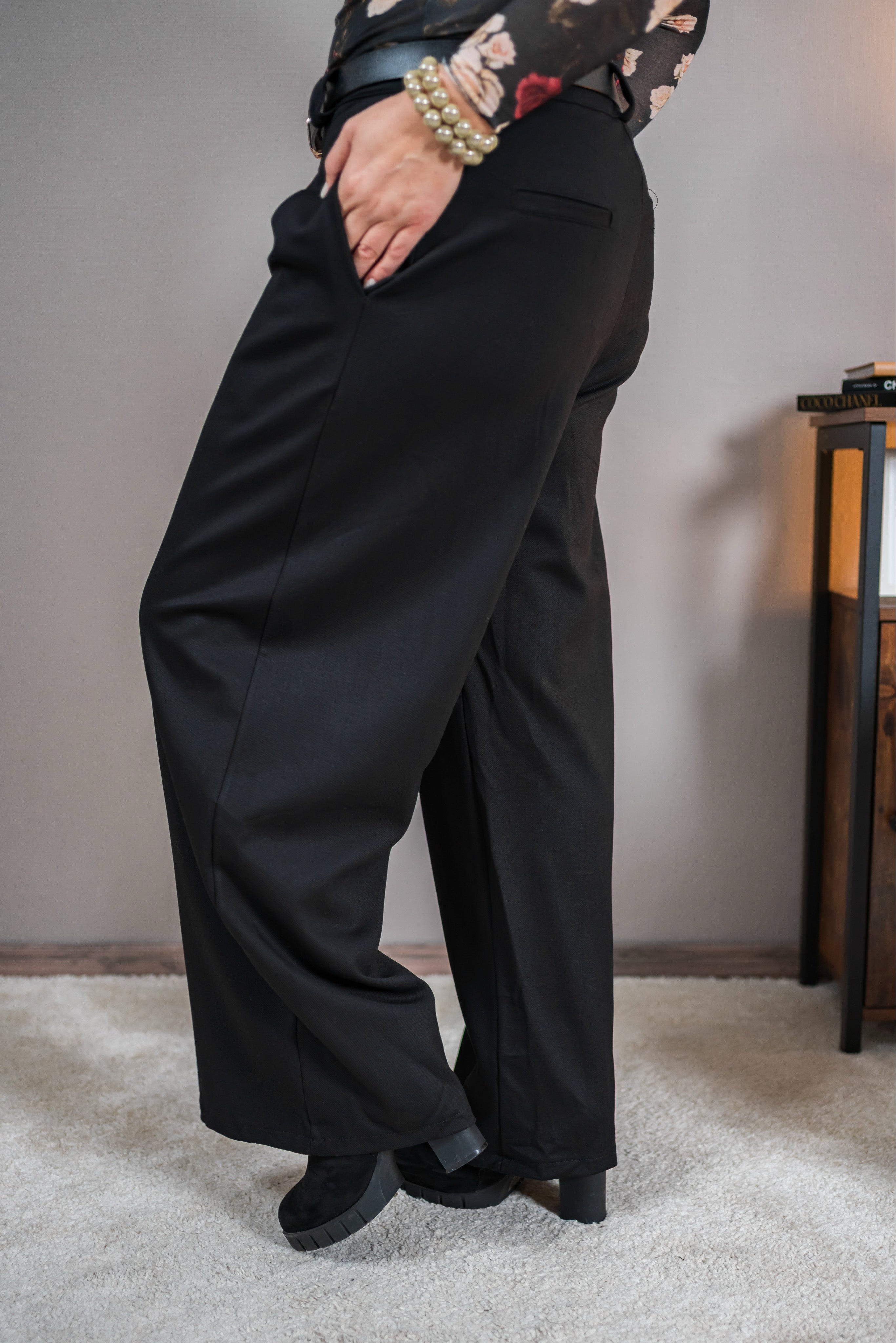 Elegante Stretchhose mit Bundfalten, schwarz